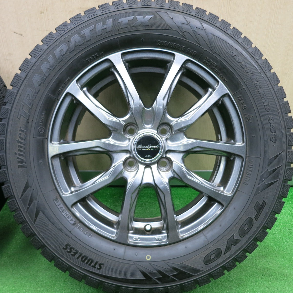 [送料無料] バリ溝！キレイ！9分★スタッドレス 205/65R15 トーヨー ウインター トランパス TX EuroSpeed MiD ユーロスピード 15インチ PCD100/4H★4112903HAス