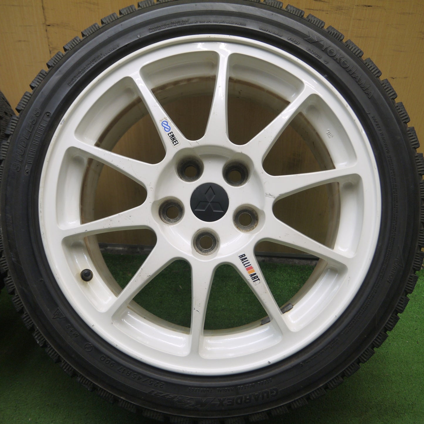 *送料無料* バリ溝！8.5分★希少！三菱 ランエボ トミーマキネンエディション ENKEI 225/45R17 スタッドレス PCD114.3/5H★4050703Hス