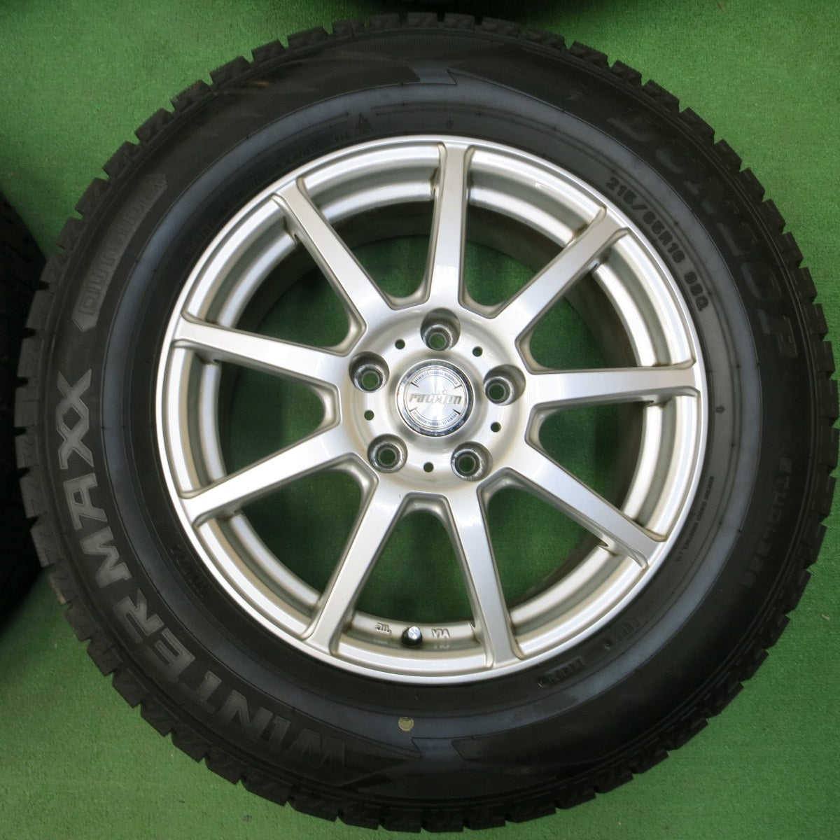 *送料無料* バリ溝！21年！ほぼ10分★スタッドレス 215/65R16 ダンロップ ウインターマックス WM02 ravrion ラブリオン PCD114.3/5H★4042609イス