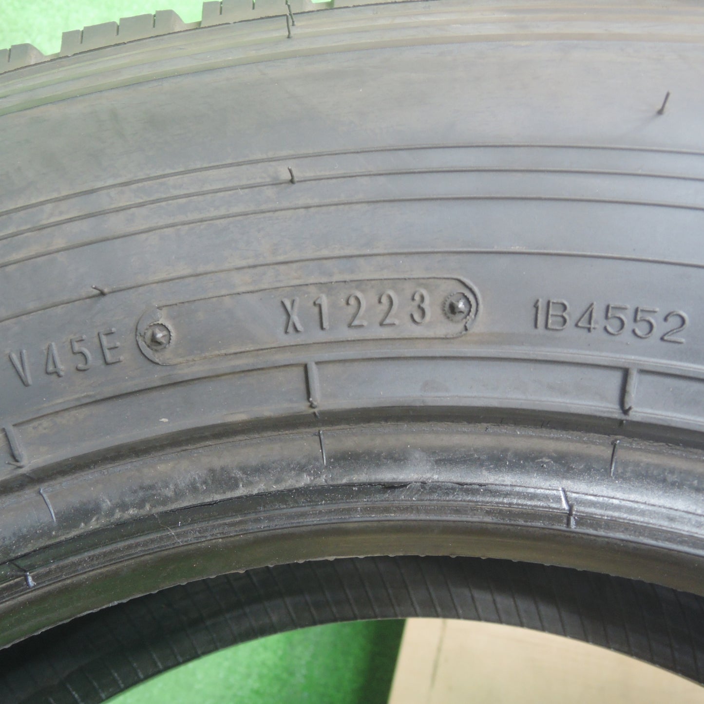 *送料無料* バリ溝！23年！9分★トラック タイヤ 205/75R16 113/111N ダンロップ エナセーブ SPLT50M 16インチ★4042411KMノタ