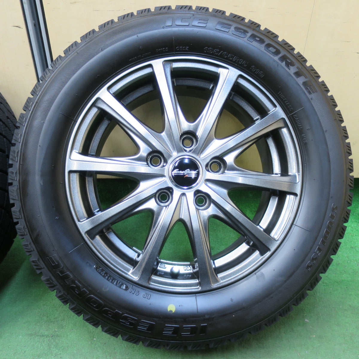 [送料無料] 超バリ溝！22年！キレイ！ほぼ10分★スタッドレス 195/65R15 アイスエスポルテ EuroSpeed MANARAY SPORT ユーロスピード 15インチ PCD114.3/5H★5012909イス