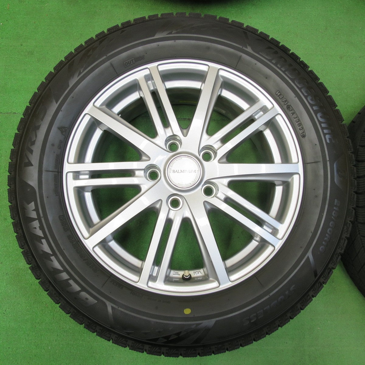 *送料無料* バリ溝！21年！キレイ！9.5分★スタッドレス 215/60R16 ブリヂストン ブリザック VRX3 BALMINUM バルミナ 16インチ PCD114.3/5H★4082701イス