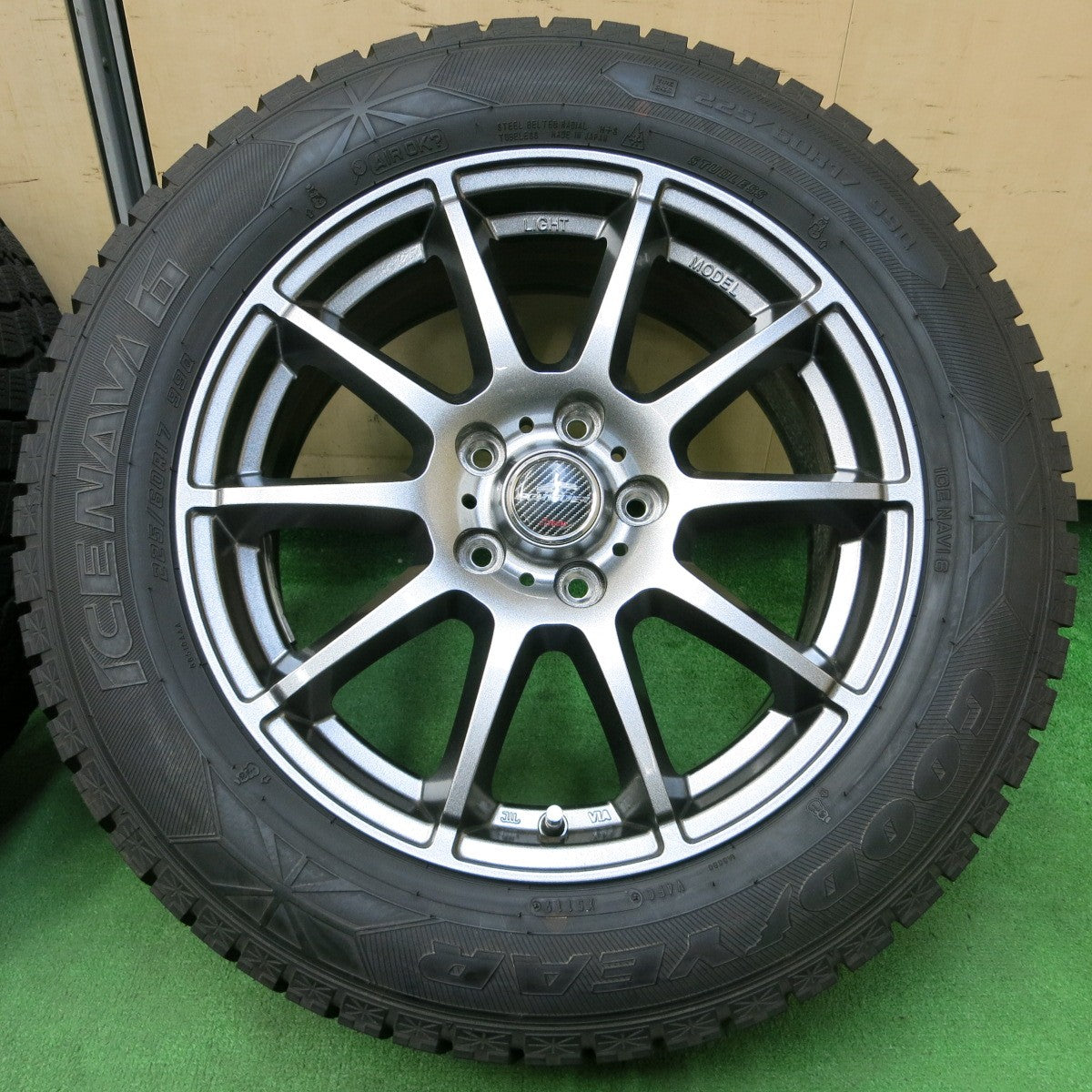 *送料無料* バリ溝！キレイ！ほぼ10分★スタッドレス 225/60R17 グッドイヤー アイスナビ6 SCHNEIDER ATECH シュナイダー 17インチ PCD114.3/5H★4051704イス