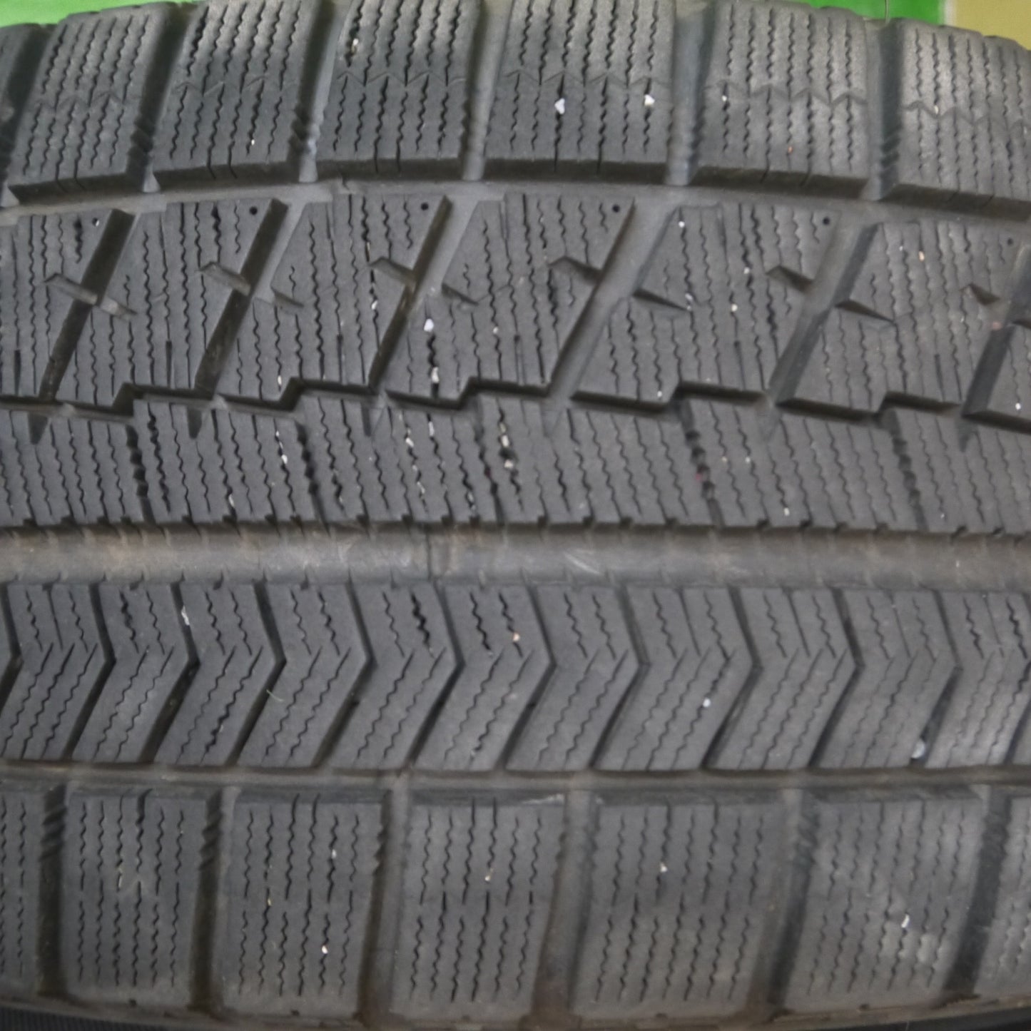 [送料無料] バリ溝！20年！8.5分★スタッドレス 215/55R17 ブリヂストン ブリザック VRX BRANDLE-LINE 17インチ PCD114.3/5H★4102105Hス