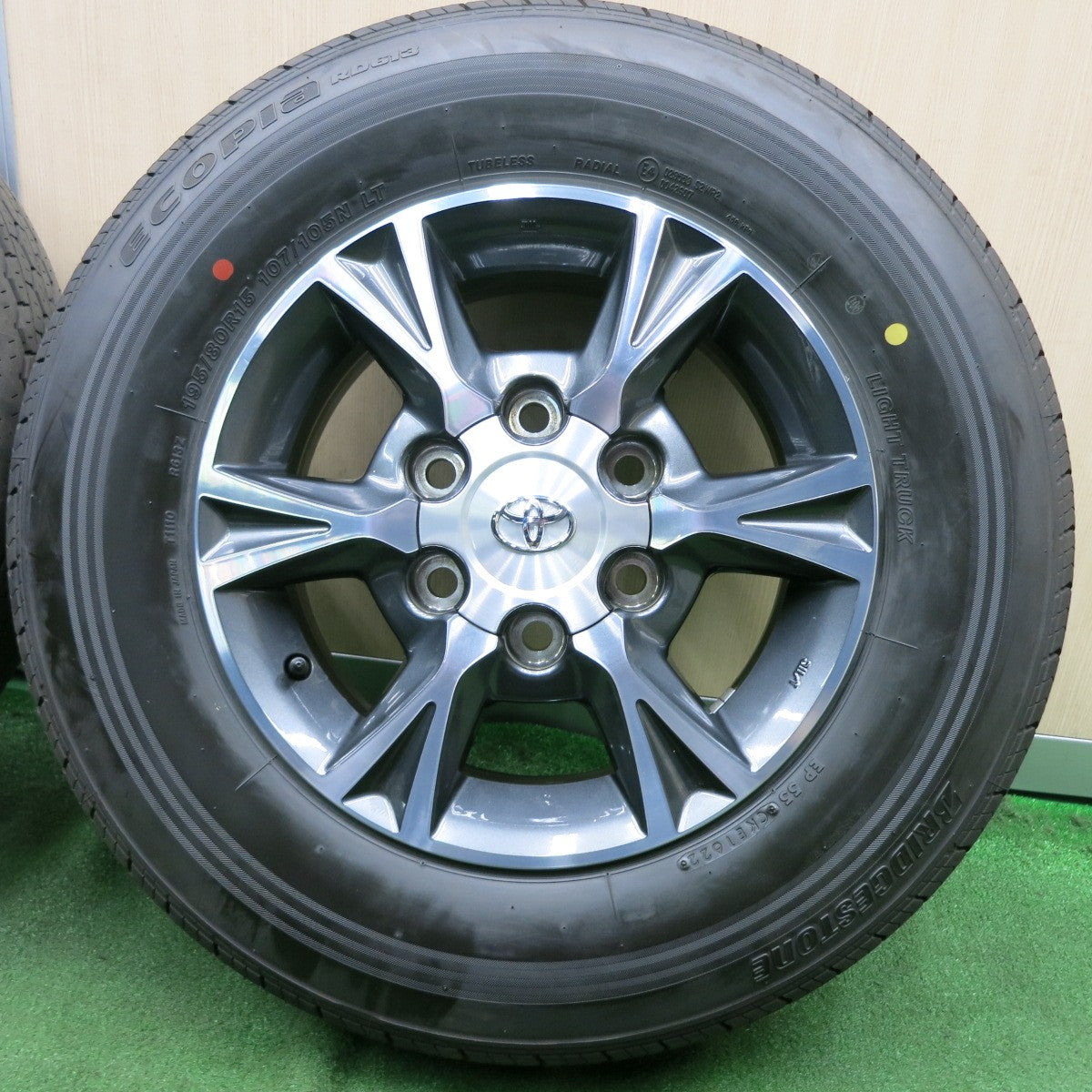 新車外し 2022年製 BS ECOPIA RD613 195/80R15 107/105N LT 15インチ 夏タイヤ 4本 ハイエース  キャラバン等 JR394(中古品)｜売買されたオークション情報、yahooの商品情報をアーカイブ公開 - オークファン 自動車、オートバイ