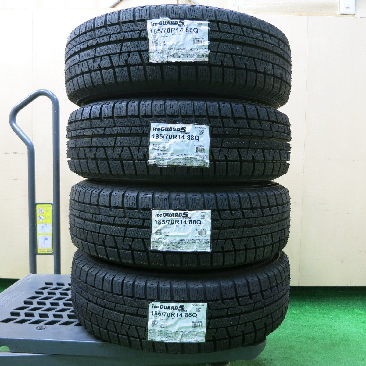 *送料無料* タイヤ未使用！20年★トヨタ アリオン 純正 スチール 185/70R14 スタッドレス ヨコハマ アイスガード iG50 プラス PCD100 114.3/5H マルチ★4042407イス