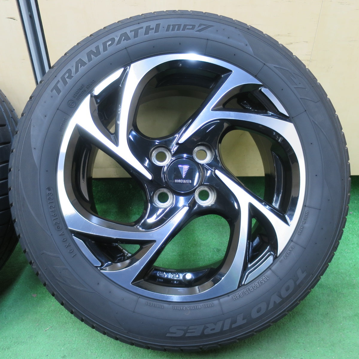 [送料無料] バリ溝！23年！キレイ！9.5分★トヨタ 純正 ヤリス アクア等 MODELLISTA SpinAir VI 185/60R15 トーヨー トランパス MP7 モデリスタ スピンエア6 PCD100/4H★4111604イノ