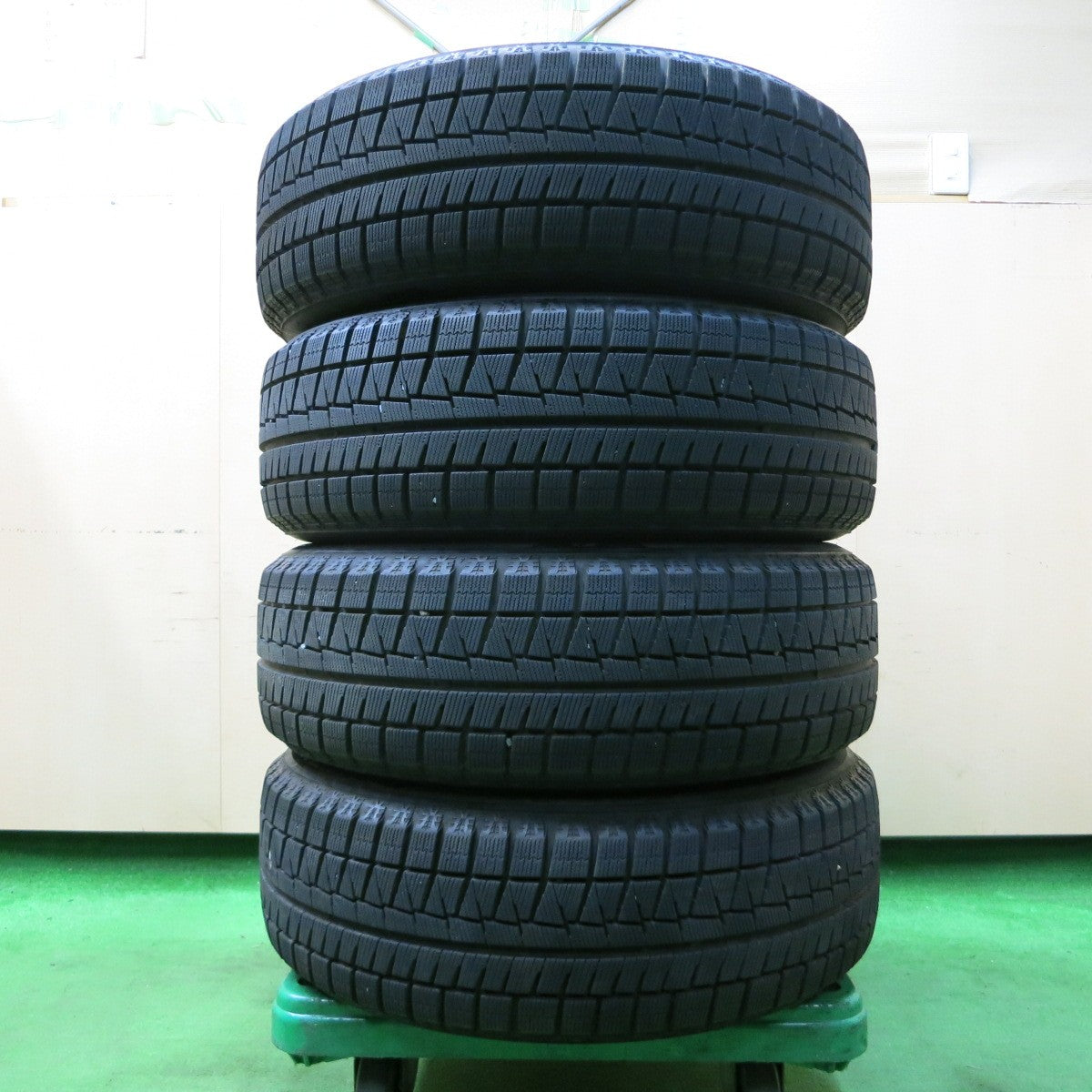 *送料無料* バリ溝！キレイ！9.5分★スタッドレス 215/60R17 ブリヂストン アイスパートナー2 BALMINUM バルミナ 17インチ PCD114.3/5H★4052003イス