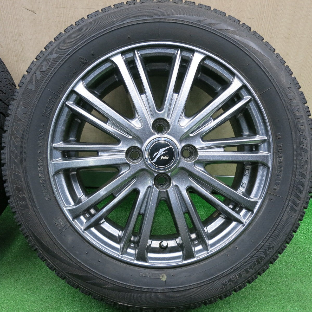 [送料無料] 4本価格★スタッドレス 175/65R15 ブリヂストン ブリザック VRX Fang ファング 15インチ PCD100/4H★4113003HAス