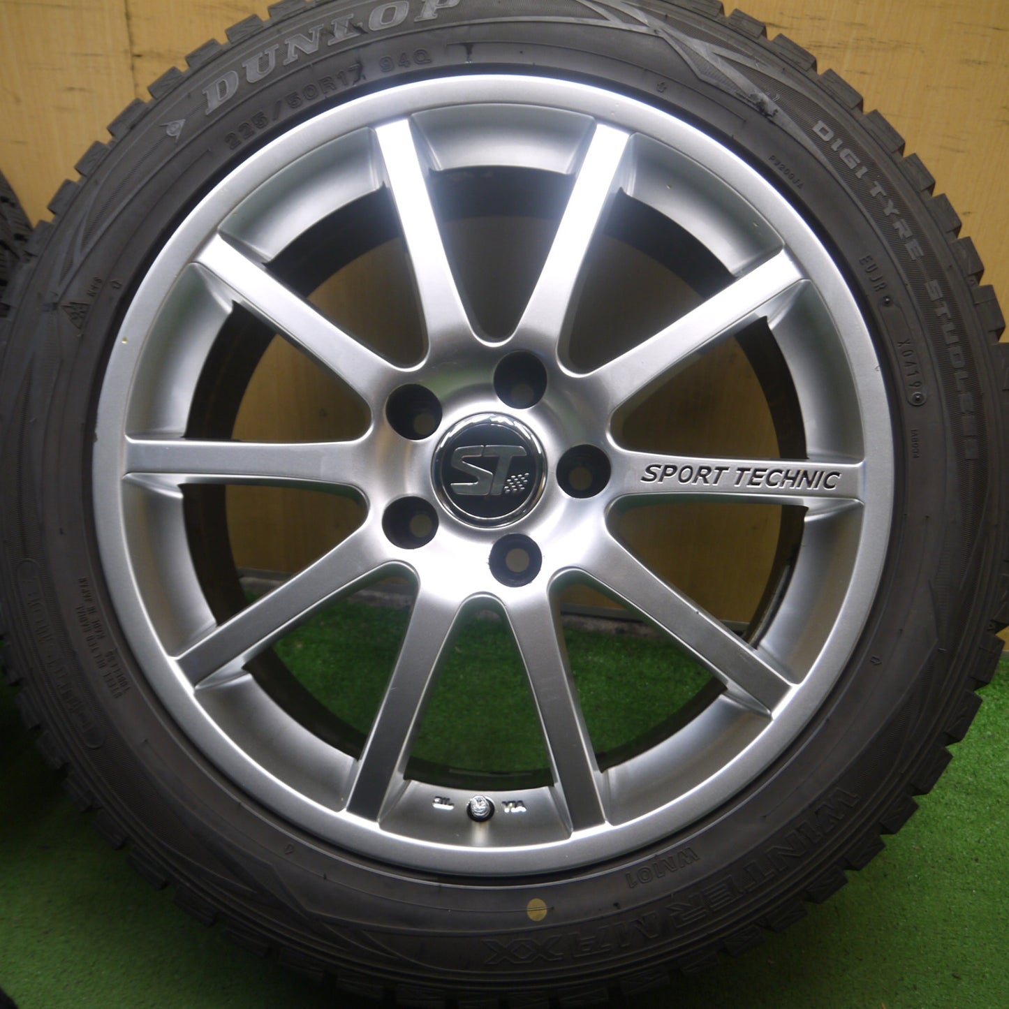 *送料無料* バリ溝！8.5分★アウディ等 SPORT TECHNIC 225/50R17 スタッドレス ダンロップ ウインターマックス WM01 スポーツテクニック PCD112/5H★4062802Hス