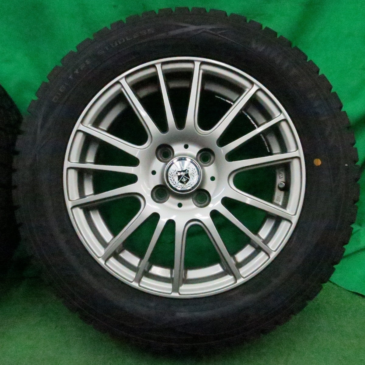 *送料無料* バリ溝！9.5分以上★スタッドレス 185/65R15 ダンロップ ウインターマックス WM01 GMach 15インチ PCD100/4H★4050418ナス