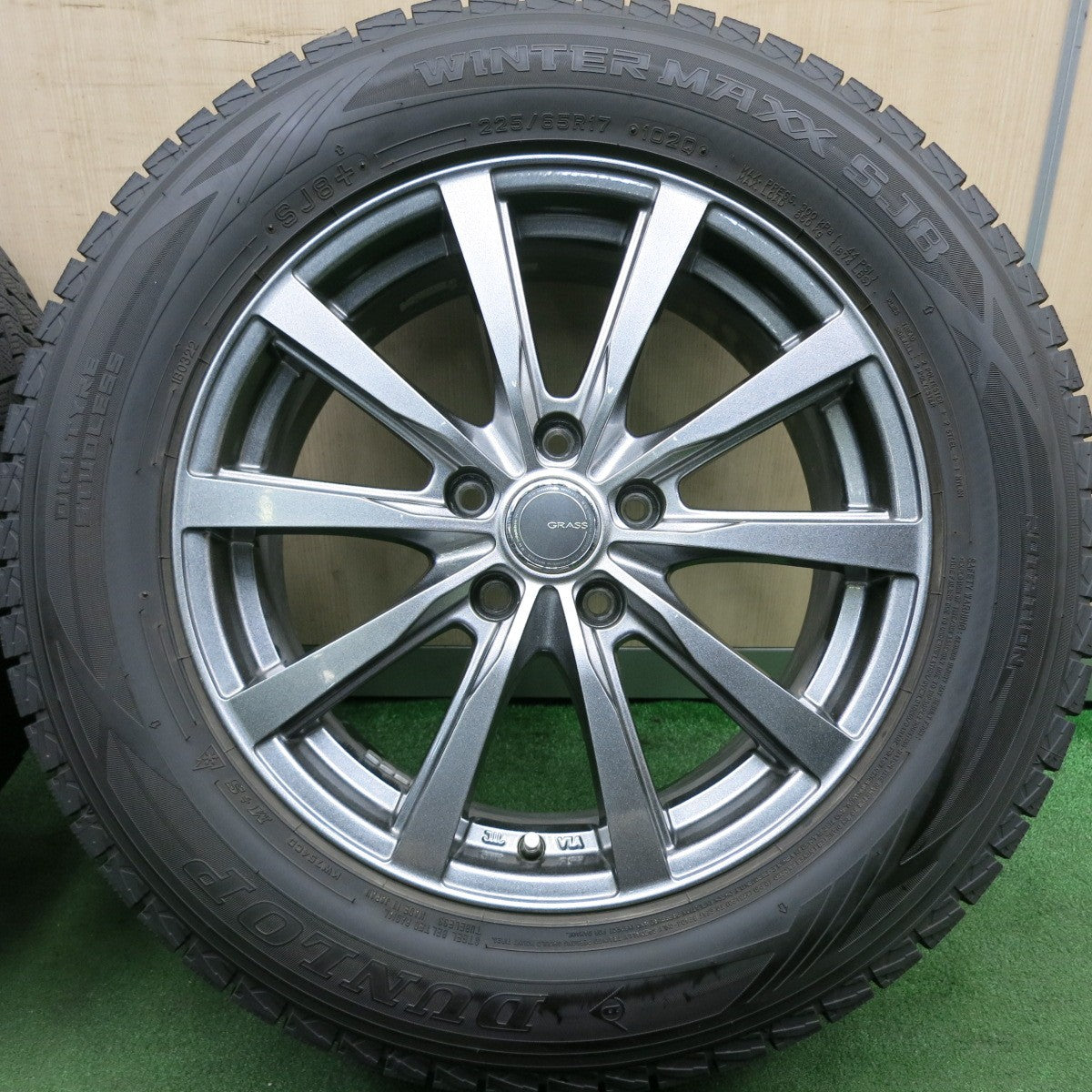 *送料無料* バリ溝！21年！キレイ！9.5分★スタッドレス 225/65R17 ダンロップ ウインターマックス SJ8 GRASS グラス 17インチ PCD114.3/5H★4060404HAス