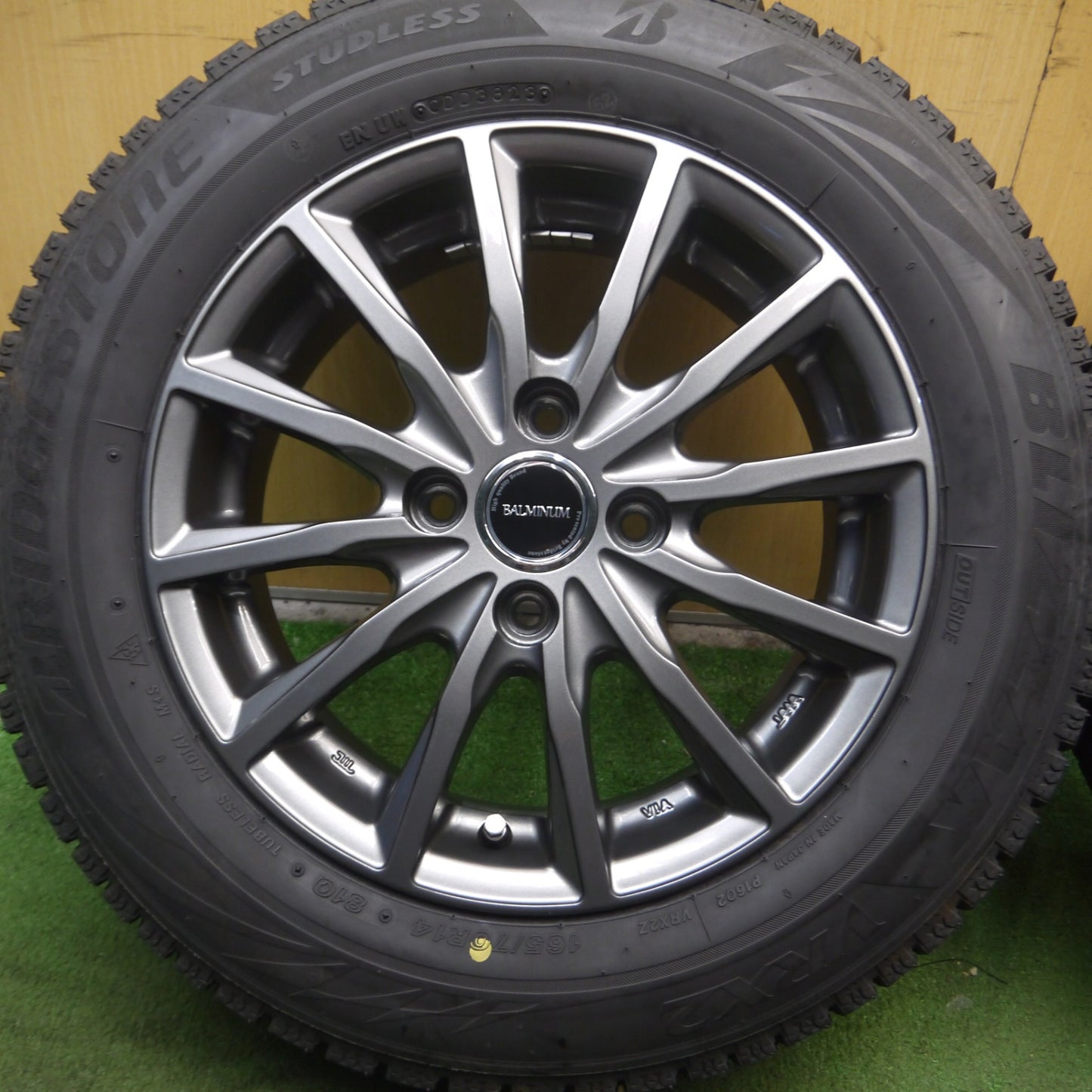 *送料無料* バリ溝！23年！キレイ！ほぼ10分★スタッドレス 165/70R14 ブリヂストン ブリザック VRX2 BALMINUM バルミナ 14インチ PCD100/4H★4041505Hス