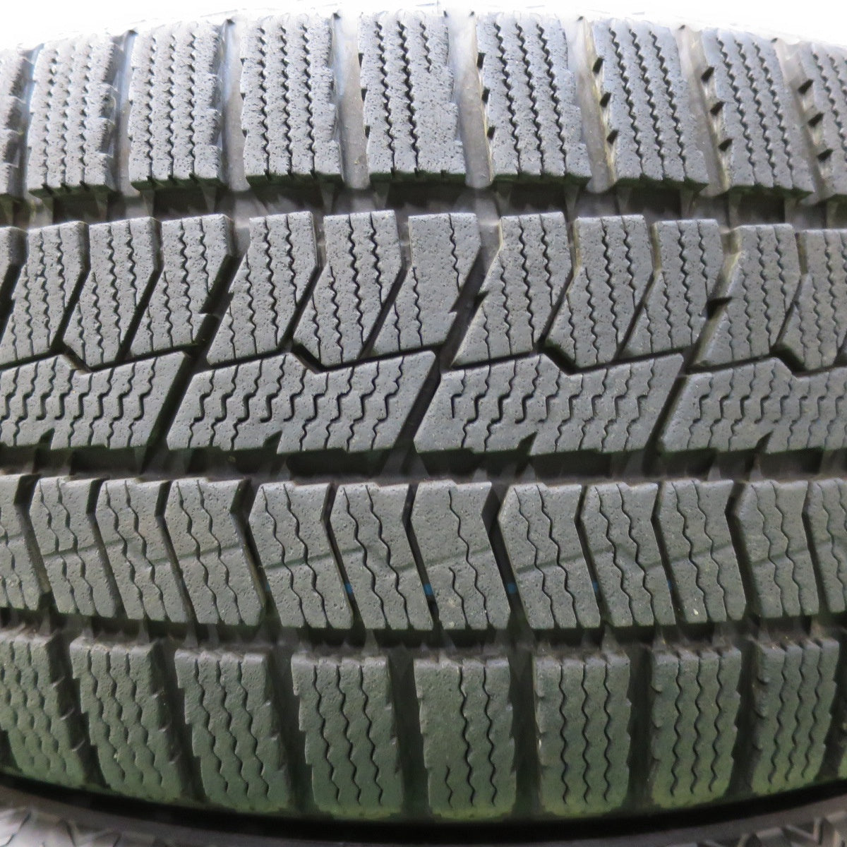 *送料無料* バリ溝！22年！キレイ！9.5分★インプレッサ等 205/55R16 スタッドレス トーヨー オブザーブ GIZ2 VELVA SPORTZ ヴェルヴァ PCD100/5H★4062203イス