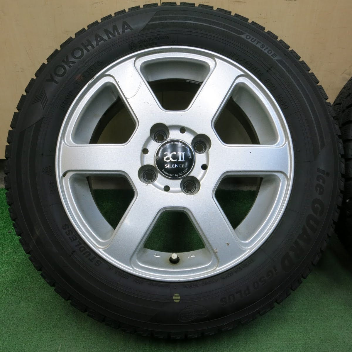 [送料無料]バリ溝！8.5分★スタッドレス 175/65R14 ヨコハマ アイスガード iG50 プラス SILENCE SIL TEC 14インチ PCD100/4H★3101506イス