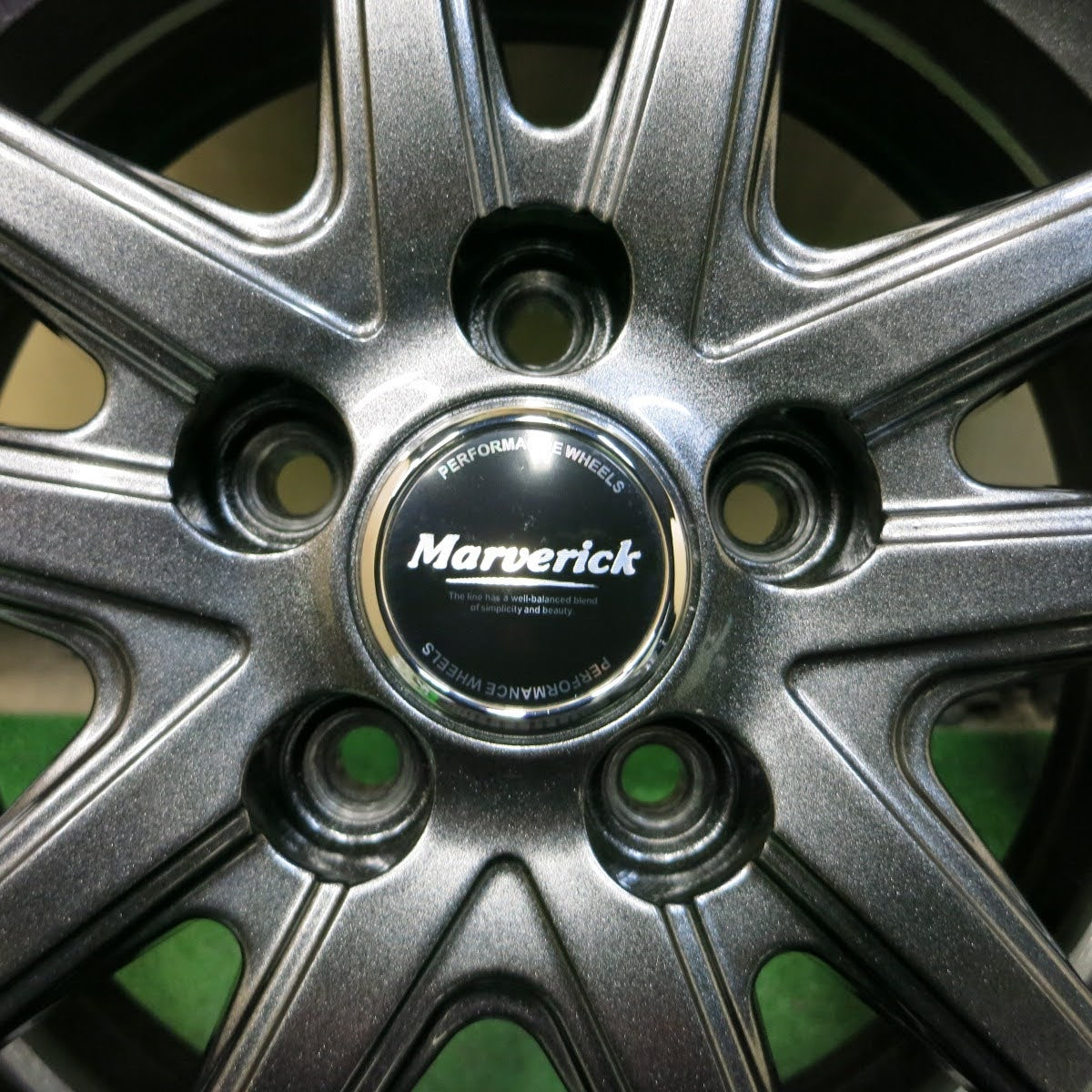 [送料無料]タイヤほぼ未使用！キレイ★プリウス 等 195/65R15 スタッドレス ラウフェン i FIT Marverick 15インチ PCD100/5H★3071510イス