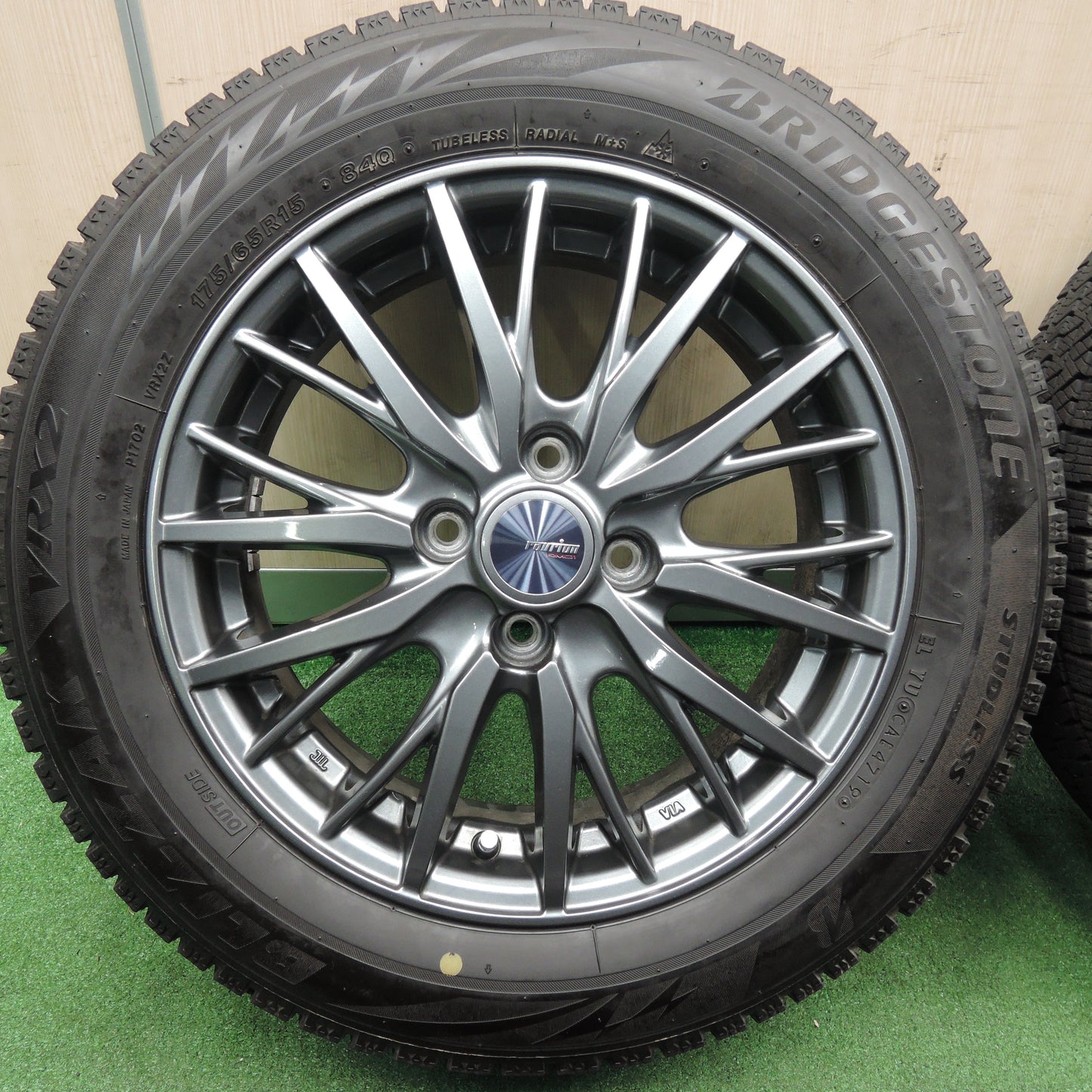 *送料無料*バリ溝！19年！キレイ！9分★スタッドレス 175/65R15 ブリヂストン ブリザック VRX2 ravrion RM01 ラブリオン 15インチ PCD100/4H★3120902TNス