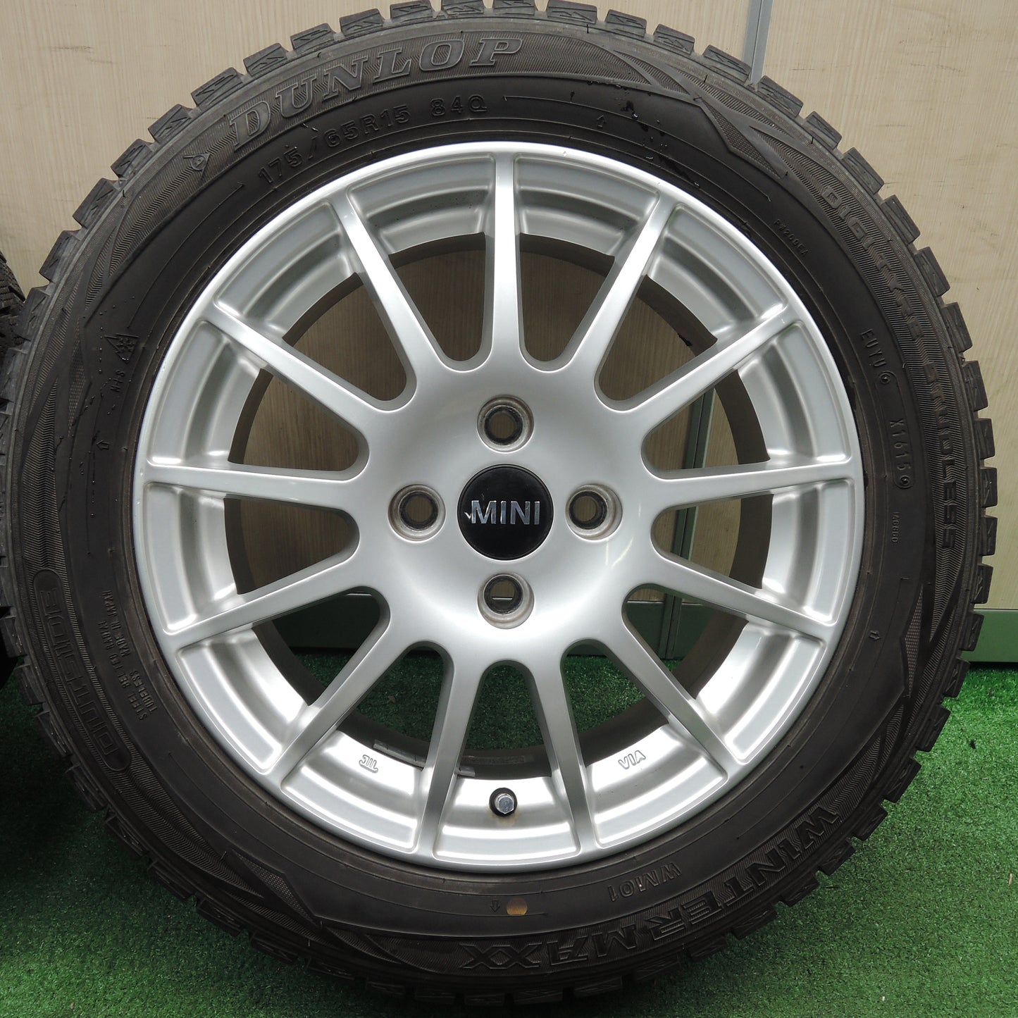 *送料無料*バリ溝！9.5分★スタッドレス MINI 等 175/65R15 ダンロップ ウインターマックス WM01 社外 アルミ ミニ 15インチ PCD100/4H★3112311HAス