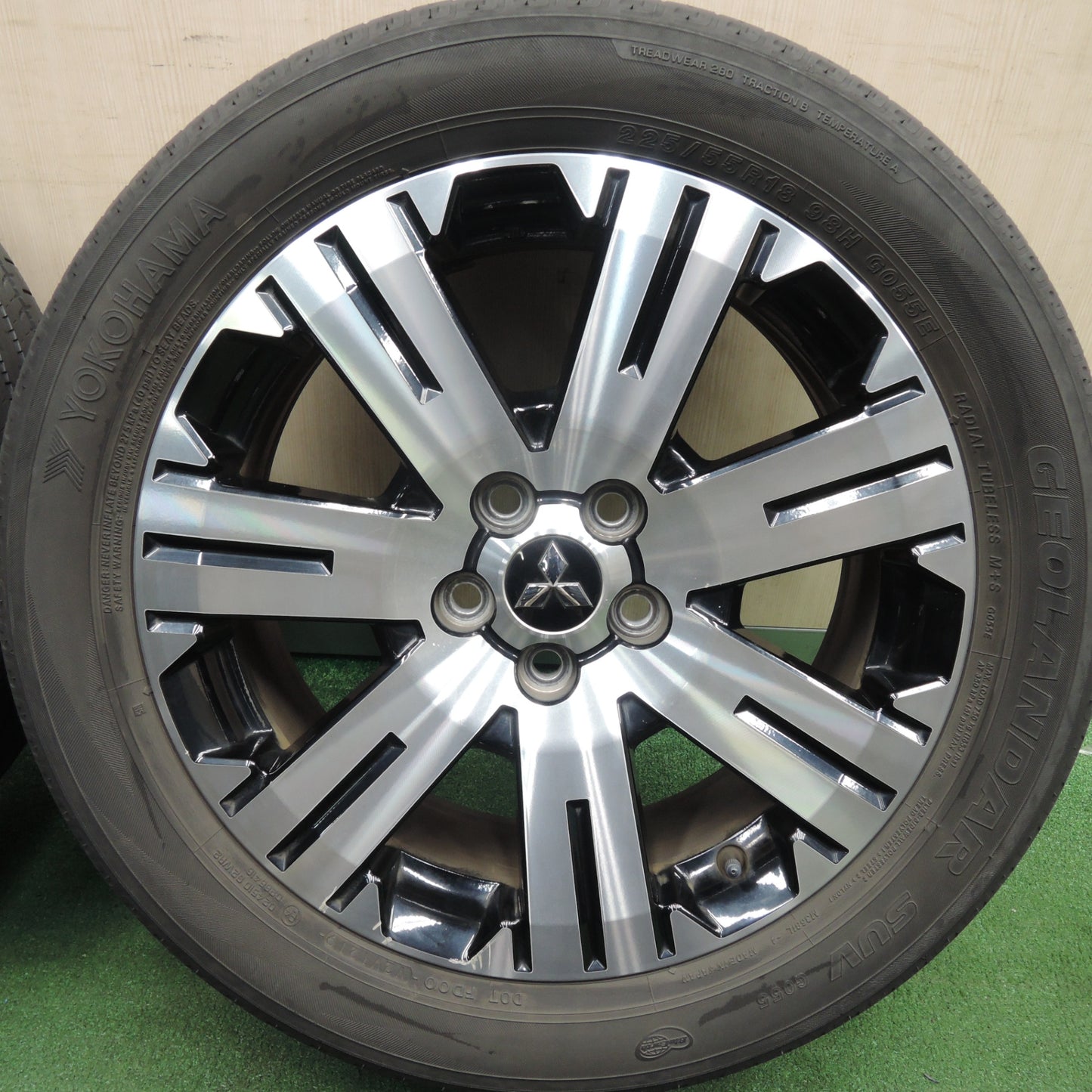 *送料無料* キレイ★三菱 デリカ D:5 純正 225/55R18 ヨコハマ ジオランダー SUV G055 G055E 18インチ PCD114.3/5H★4022202HAノ