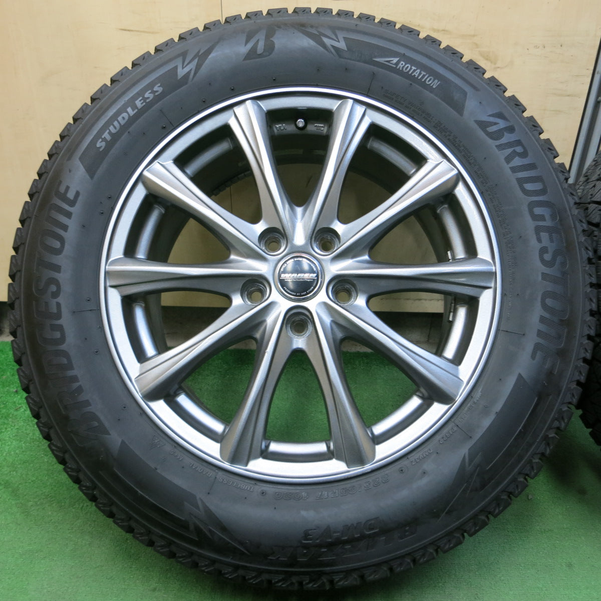 *送料無料*バリ溝！20年！キレイ！9分★スタッドレス 225/65R17 ブリヂストン ブリザック DM-V3 WAREN ヴァーレン 17インチ PCD114.3/5H★3102411イス