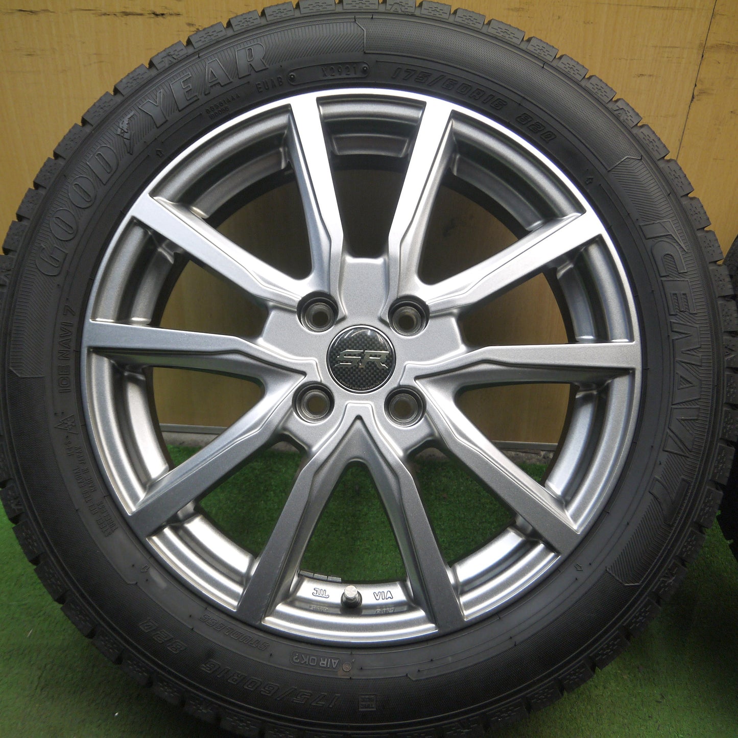 *送料無料*バリ溝！21年！キレイ！9.5分以上★スタッドレス 175/60R16 グッドイヤー アイスナビ7 STRANGER ストレンジャー 16インチ PCD100/4H★3120101Hス