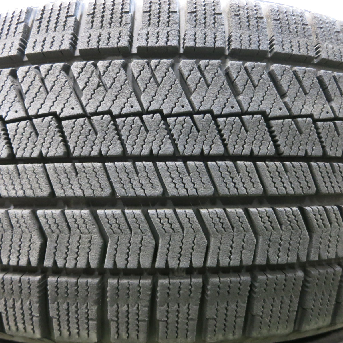 *送料無料*バリ溝！19年！9.5分★スタッドレス 225/50R17 ブリヂストン ブリザック VRX2 タイヤ 17インチ マークX アコード レガシィ等★3102106イスタ