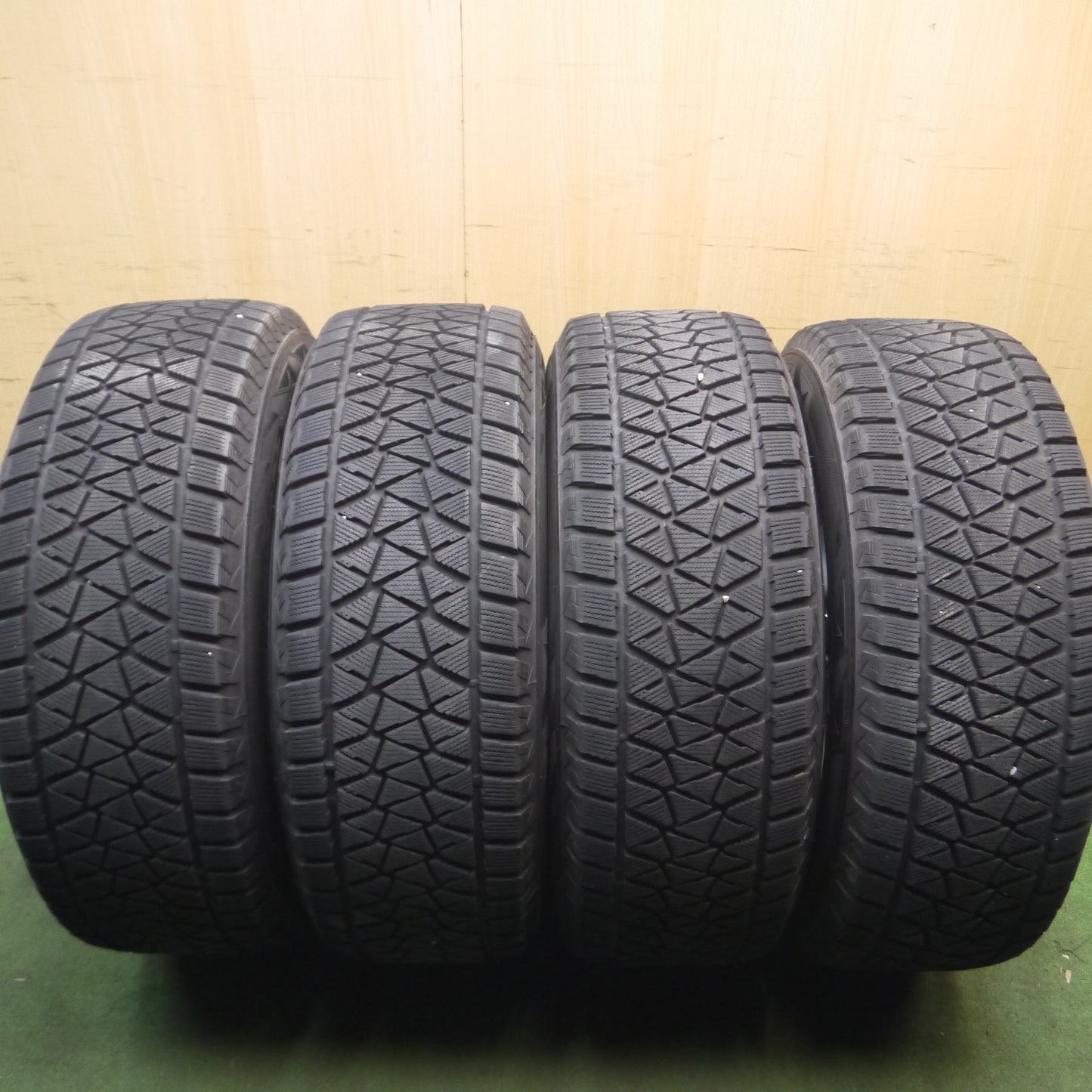 *送料無料*キレイ★スタッドレス  KEELER 265/65R17 ブリヂストン ブリザック DM-V2 キーラー 17インチ PCD139.7/6H★4011609Hス