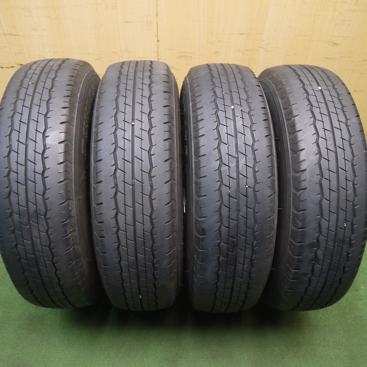 [送料無料]バリ溝！20年！キレイ！9分★トヨタ ハイエース 純正 スチール 195/80R15 107/105L ダンロップ SP175N 15インチ PCD139.7/6H★3090404Hノ