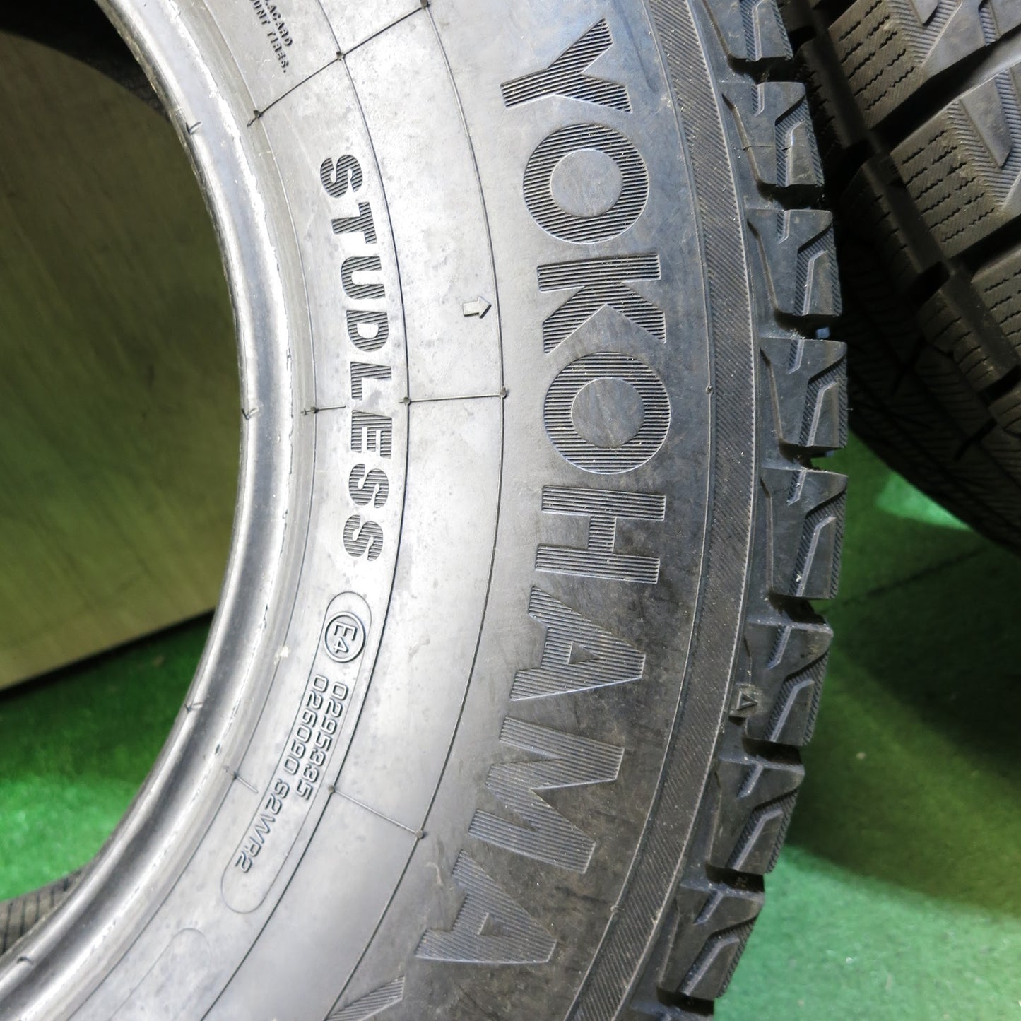 [送料無料]バリ溝！ほぼ10分★スタッドレス 245/70R16 ヨコハマ アイスガード G075 タイヤ 16インチ プラド ビッグホーン テラノ パジェロ 等★3040403Hスタ