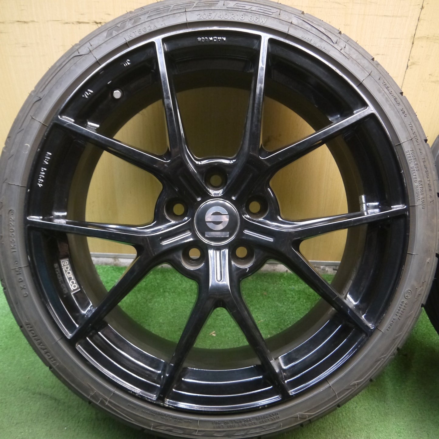 *送料無料* バリ溝！22年！9.5分★ワーゲン等 O・Z Sparco Podio 205/40R18 ニットー NT555 G2 OZ スパルコ ポディオ 18インチ PCD112/5H★4020704Hノ