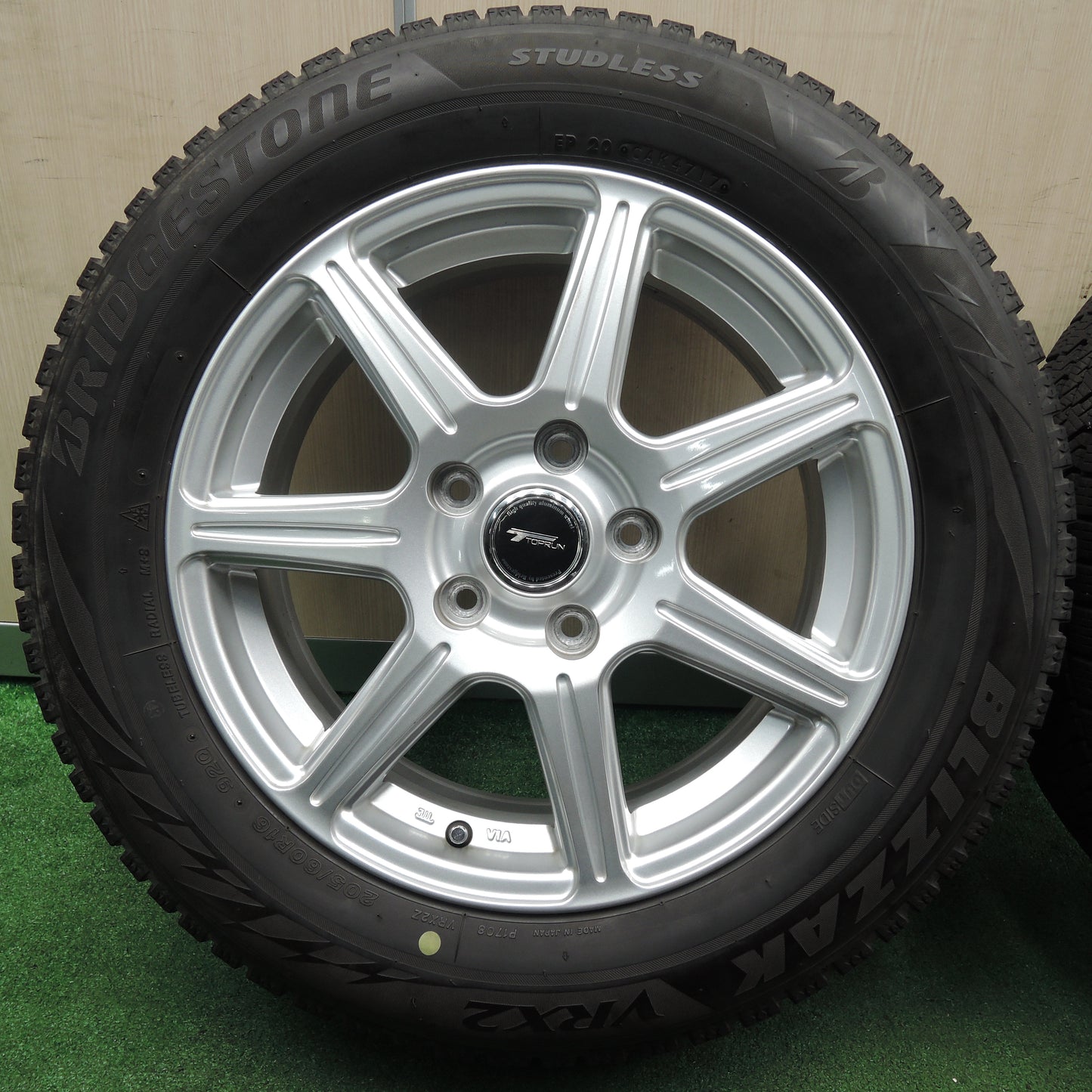 *送料無料*キレイ★スタッドレス 205/60R16 ブリヂストン ブリザック VRX2 TOPRUN トップラン 16インチ PCD114.3/5H★3121306TNス