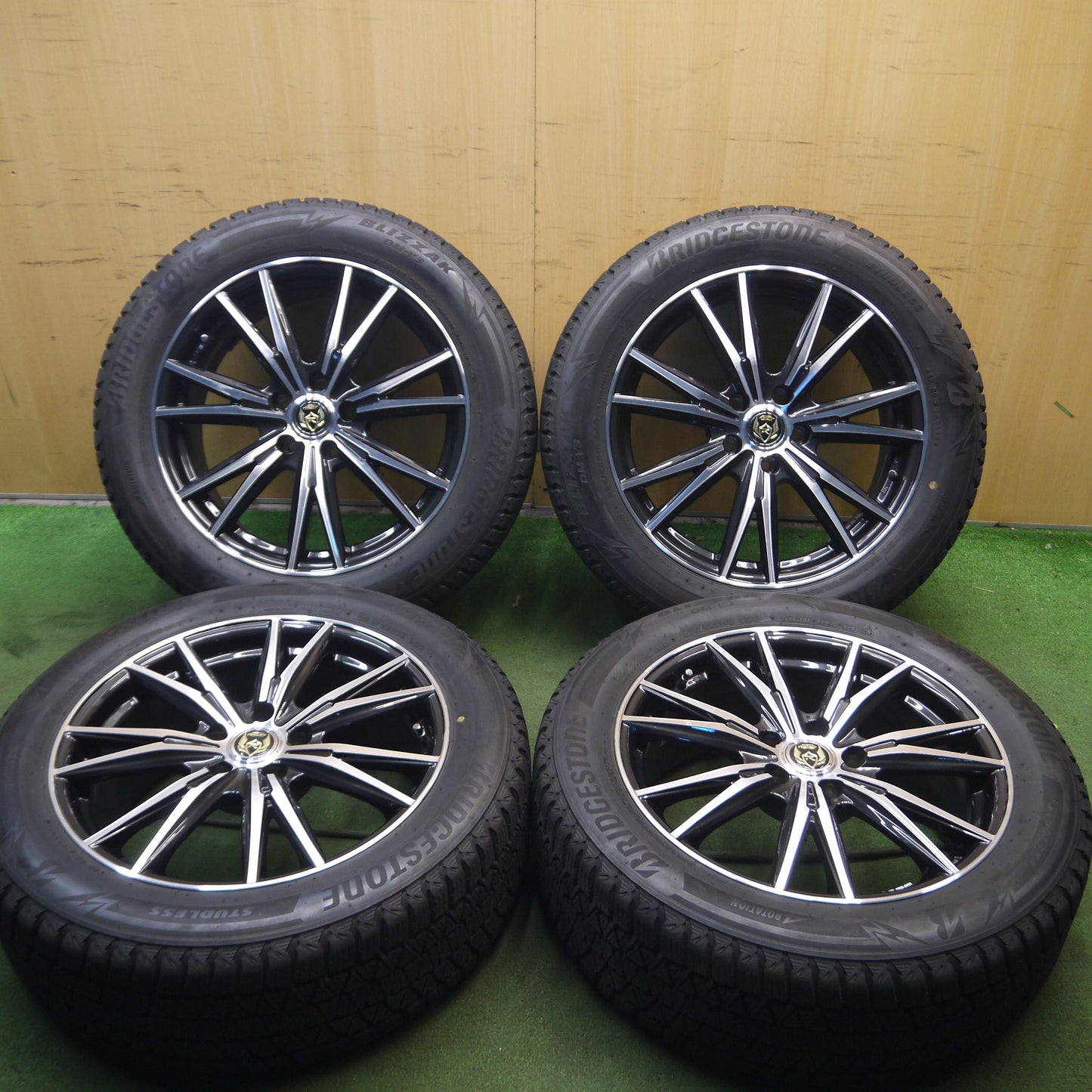 *送料無料*バリ溝！キレイ！9分★スタッドレス 225/55R18 ブリヂストン ブリザック DM-V3 RiZLEY ライツレー 18インチ PCD114.3/5H★4011205Hス