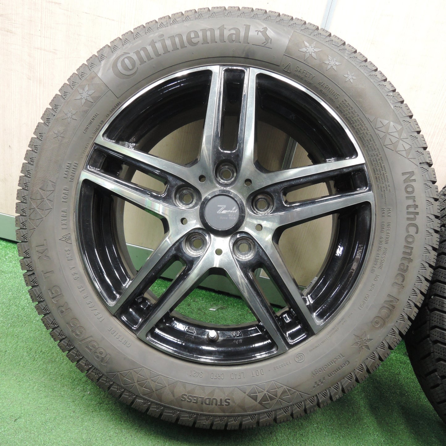 *送料無料* バリ溝！21年！キレイ！8.5分★スタッドレス 185/65R15 コンチネンタル ノースコンタクト NC6 Zmeist VS-1 PCD114.3/5H★4022304NJス