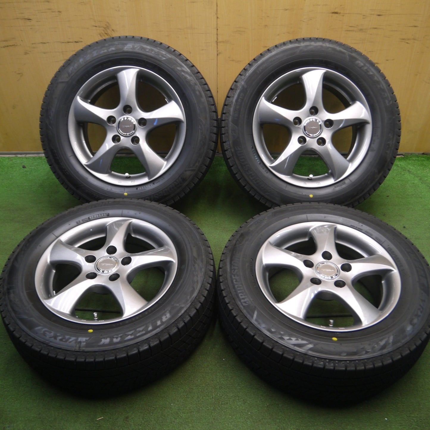 *送料無料* バリ溝！22年！キレイ！ほぼ10分★スタッドレス 195/65R15 ブリヂストン ブリザック VRX3 TOPRUN トップラン 15インチ PCD114.3/5H★4031111Hス