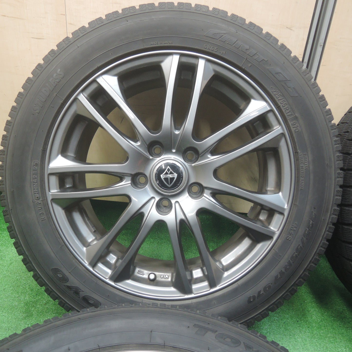 *送料無料*バリ溝！キレイ！9分★スタッドレス 225/55R17 トーヨー ガリット G5 VELVA ヴェルヴァ 17インチ PCD114.3/5H★3112807SYス