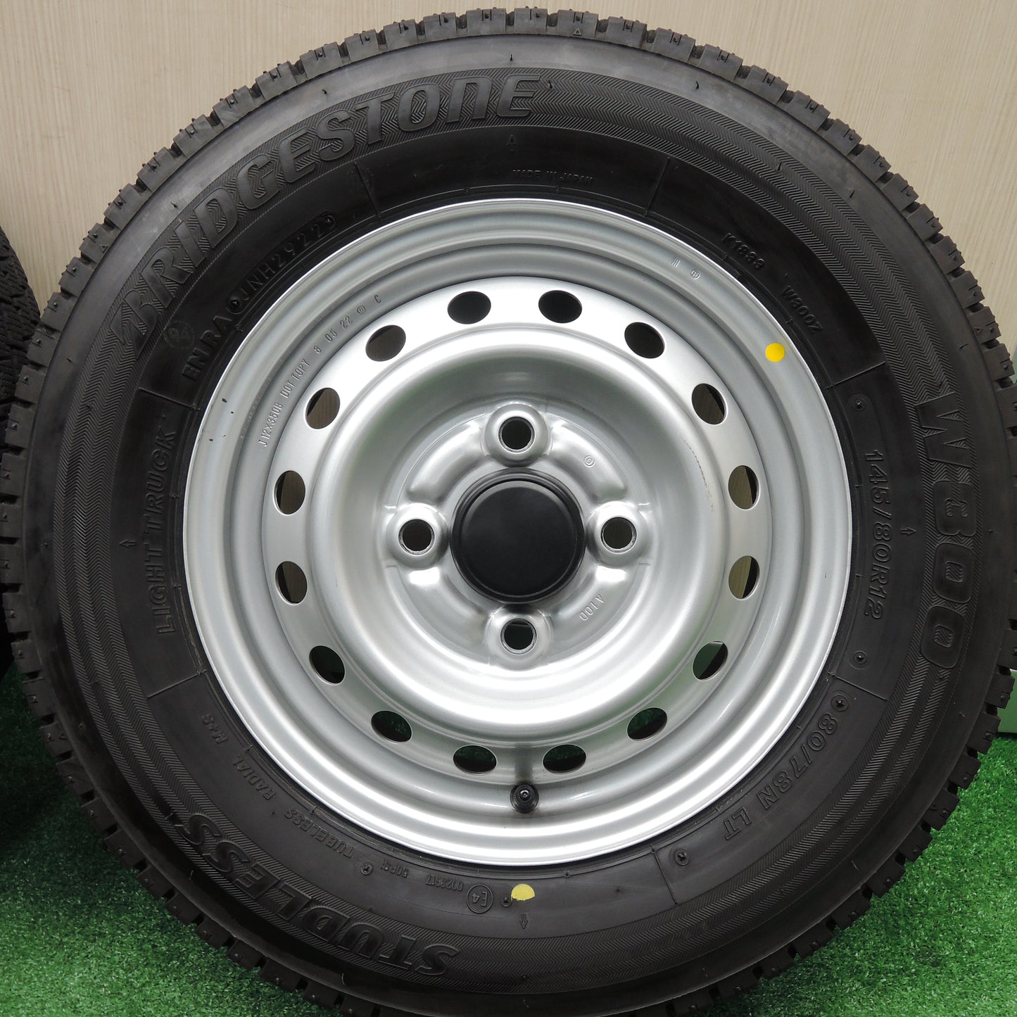 *送料無料*バリ溝！22年！キレイ！8.5分★スタッドレス 145/80R12 80/78N ブリヂストン W300 TOPY 鉄 ホイール 12インチ PCD100/4H★4010617HAス