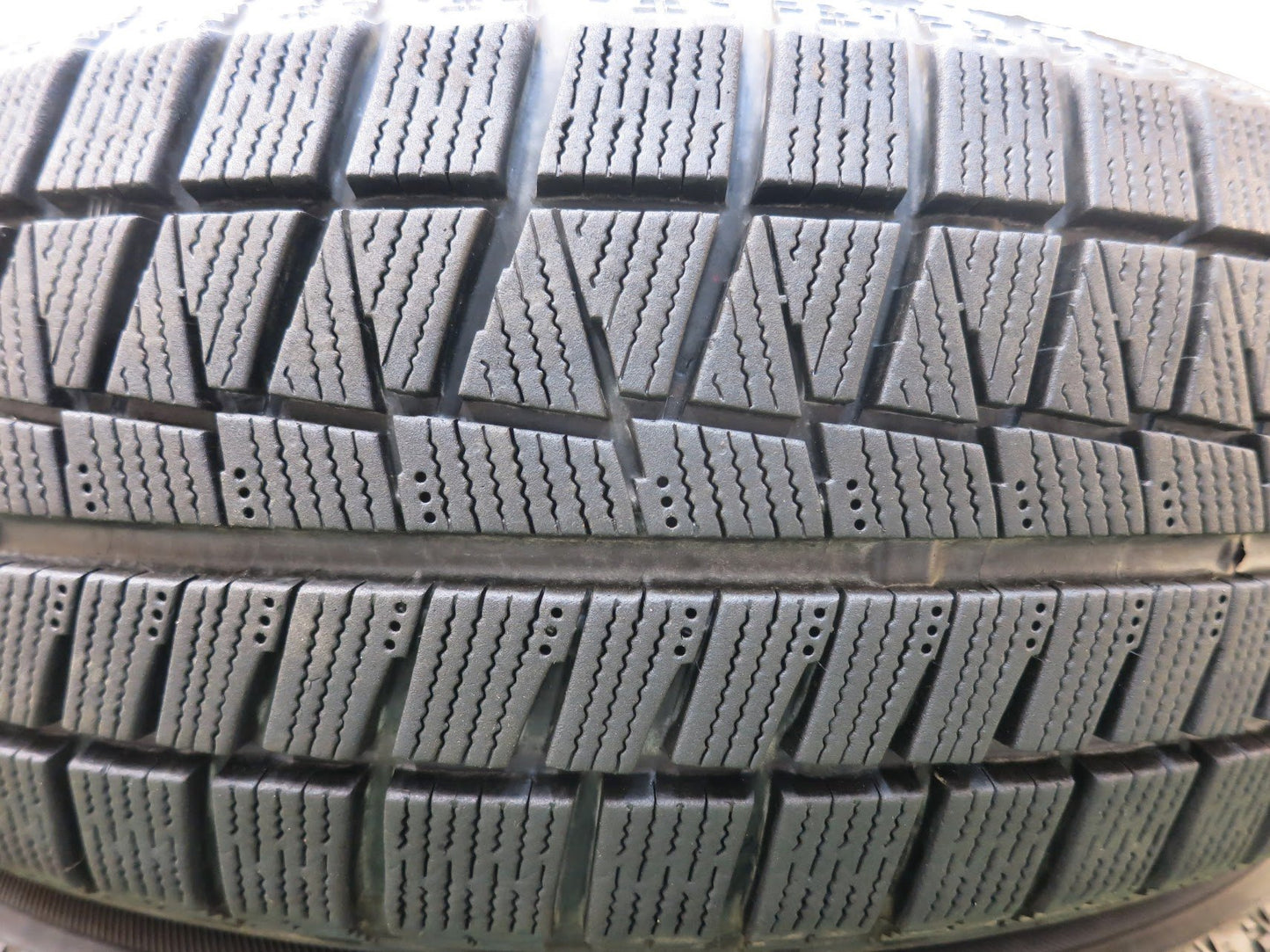 [送料無料]バリ溝！8.5分★スタッドレス 175/65R15 ブリヂストン アイスパートナー2 タイヤ 15インチ アクア カローラ 等★3020109ヒスタ