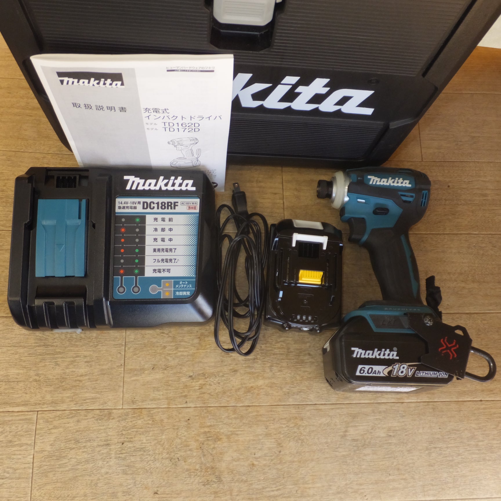 送料無料]キレイ☆マキタ makita 充電式インパクトドライバ TD172DRGX