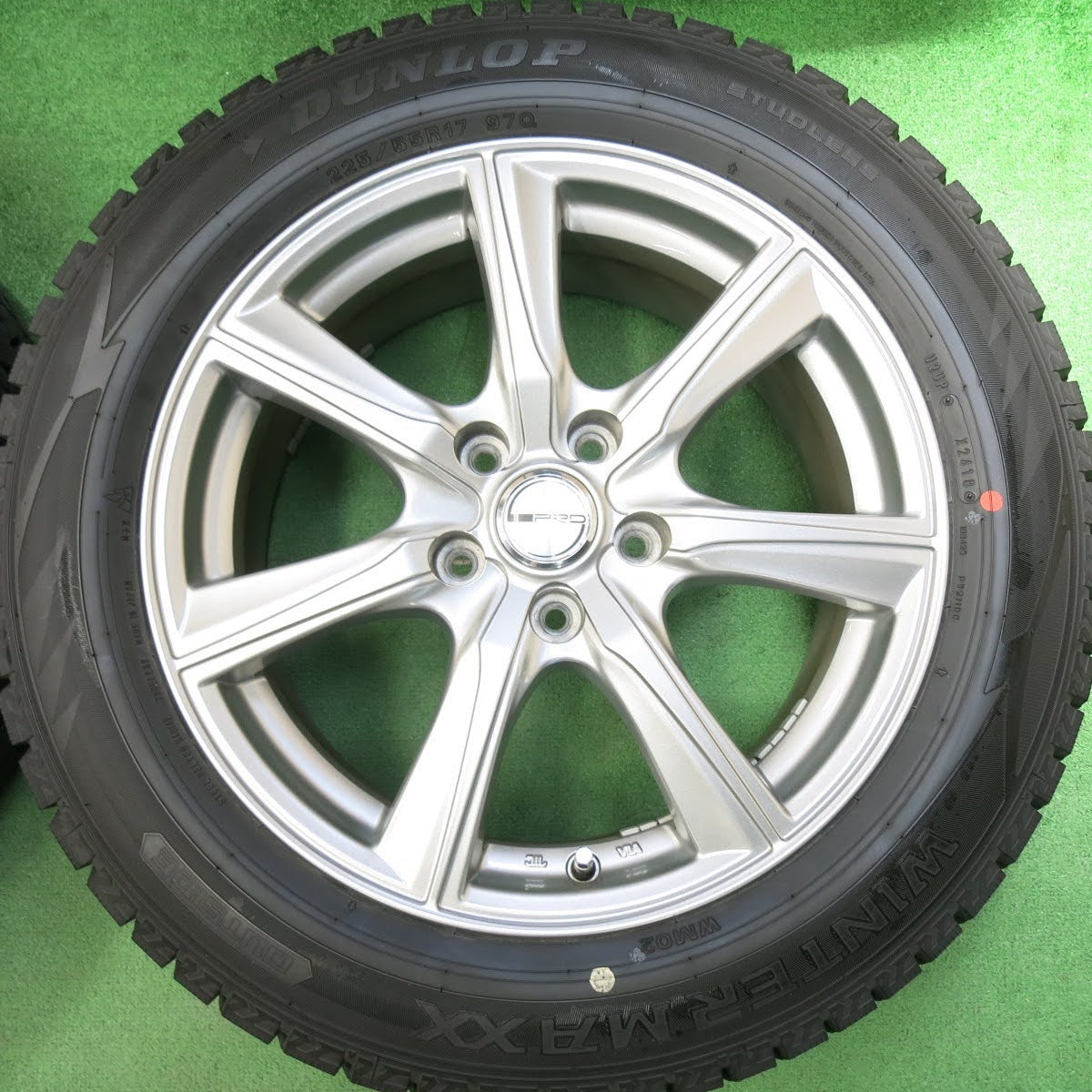 [送料無料]超バリ溝！キレイ！ほぼ10分★スタッドレス 225/55R17 ダンロップ ウインターマックス WM02 PRD 社外 アルミ 17インチ PCD114.3/5H★3060301ヒス