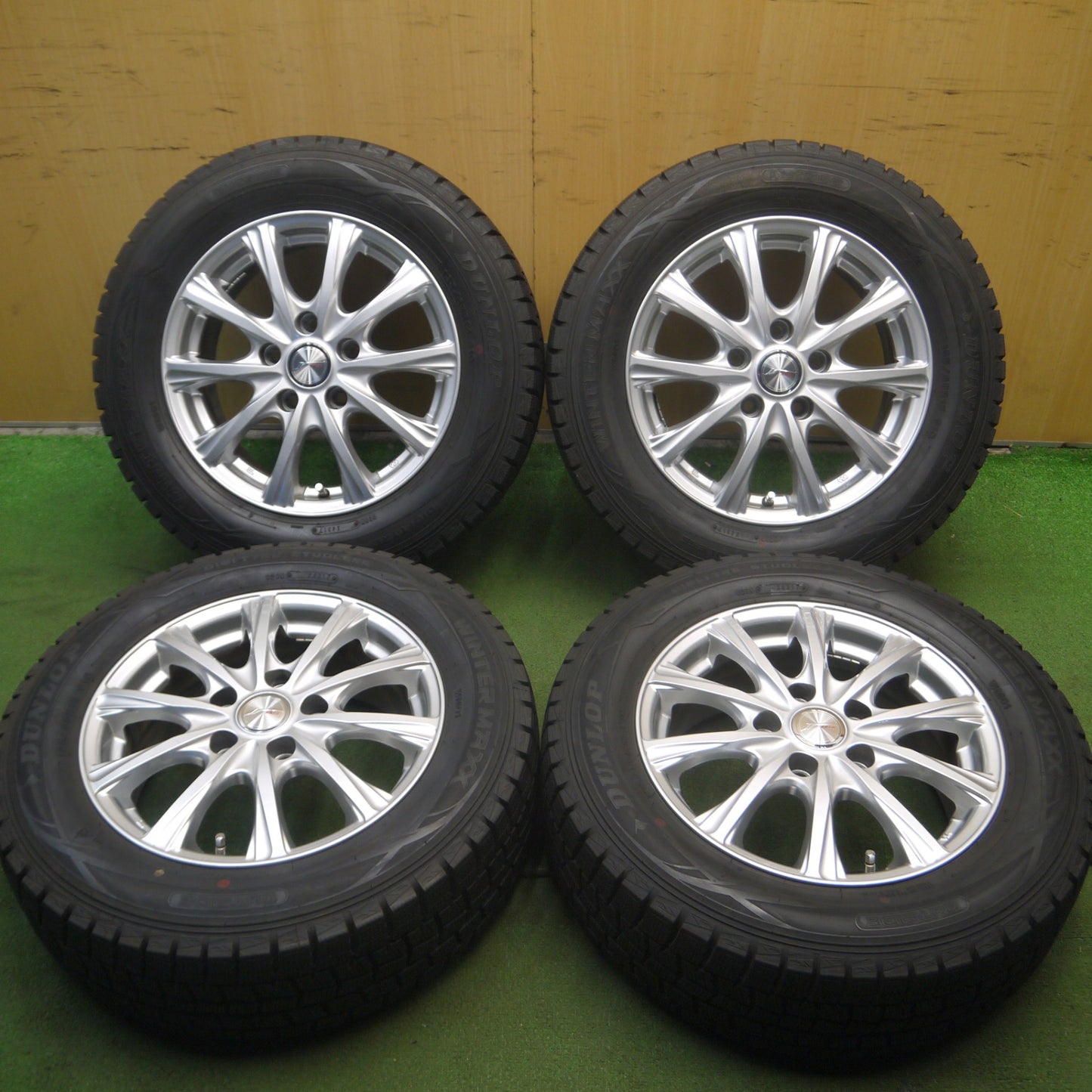 *送料無料* バリ溝！キレイ！9.5分以上★スタッドレス 195/65R15 ダンロップ ウインターマックス WM01 JOKER ジョーカー 15インチ PCD114.3/5H★4020709Hス