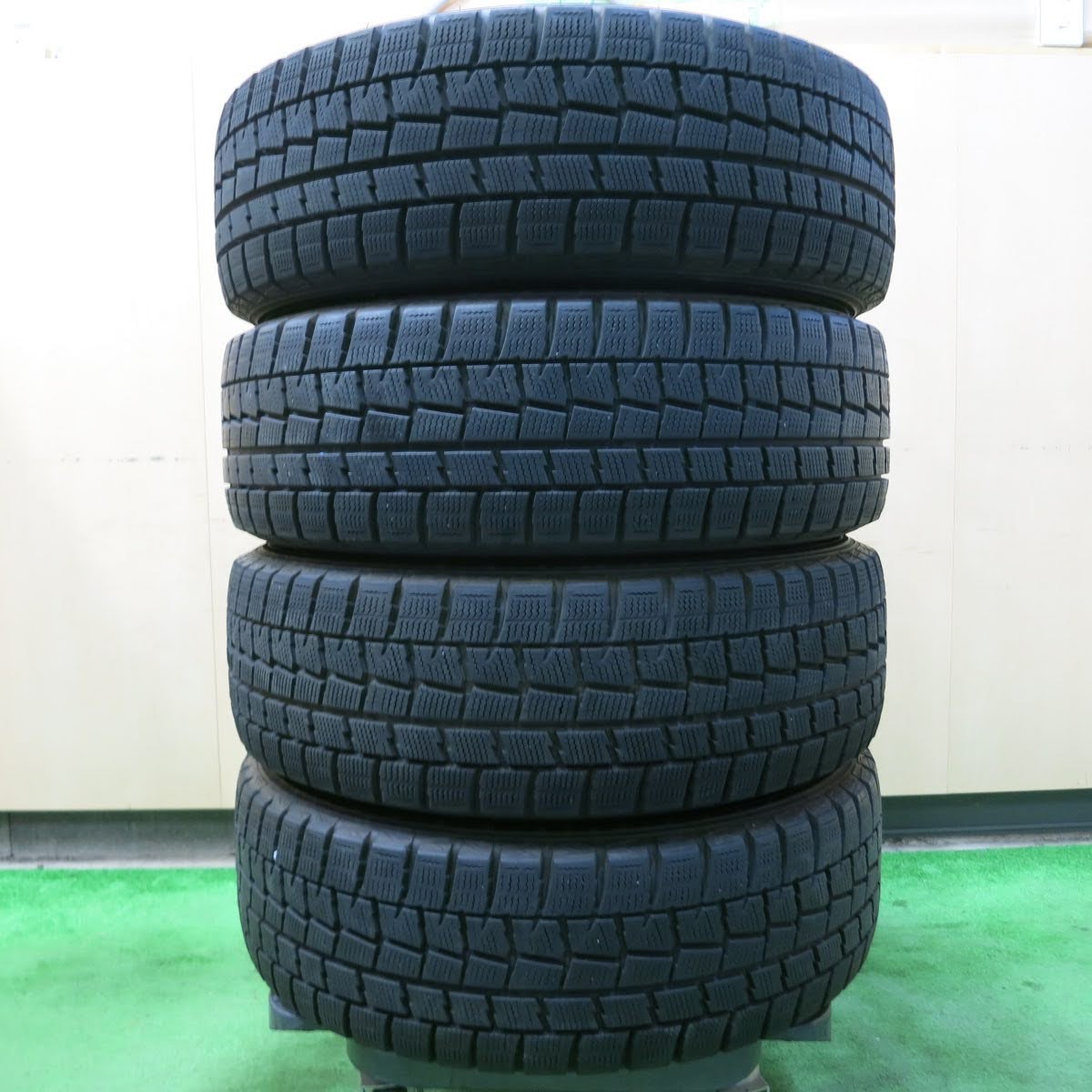 [送料無料]バリ溝！キレイ！8.5分★スタッドレス 185/60R15 ダンロップ ウインターマックス WM01 PRD 社外 アルミ 15インチ PCD100/4H★3072417イス