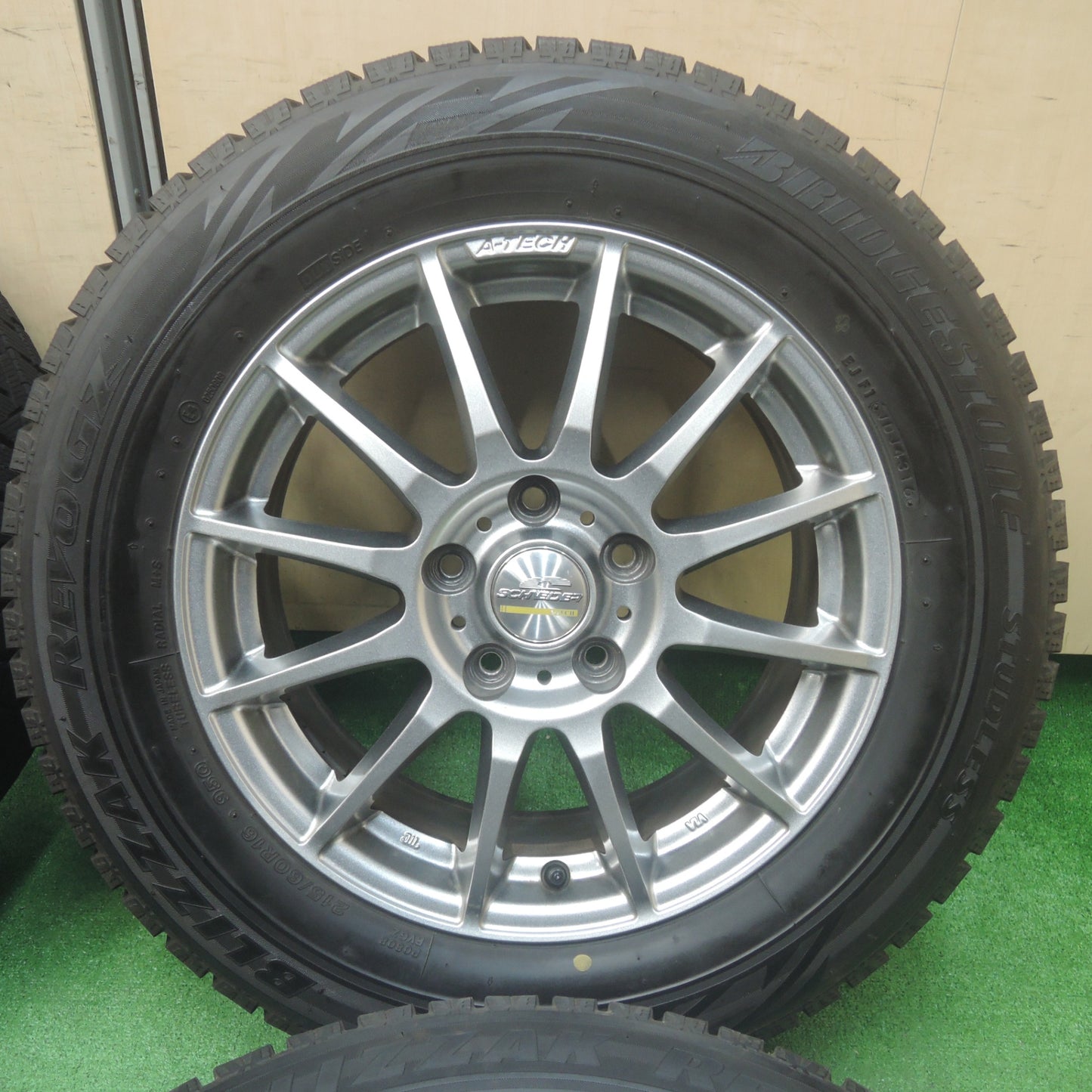 *送料無料* バリ溝！キレイ！9.5分★スタッドレス 215/60R16 ブリヂストン ブリザック REVO GZ SCHNEIDER シュナイダー PCD114.3/5H★4020911SYス