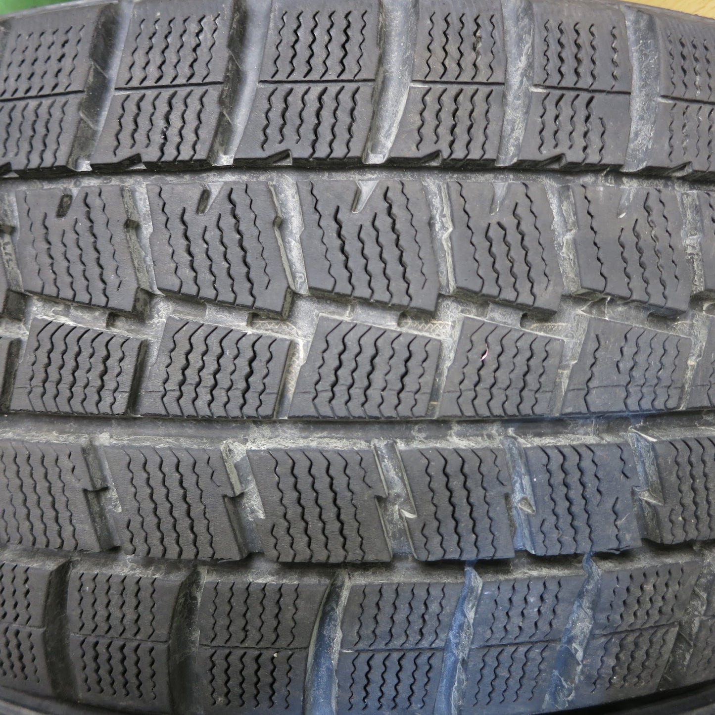 [送料無料]バリ溝！キレイ！9.5分★スタッドレス 225/45R18 ダンロップ ウインターマックス WM01 Treffer トレファー 18インチ PCD114.3/5H★3042804Hス