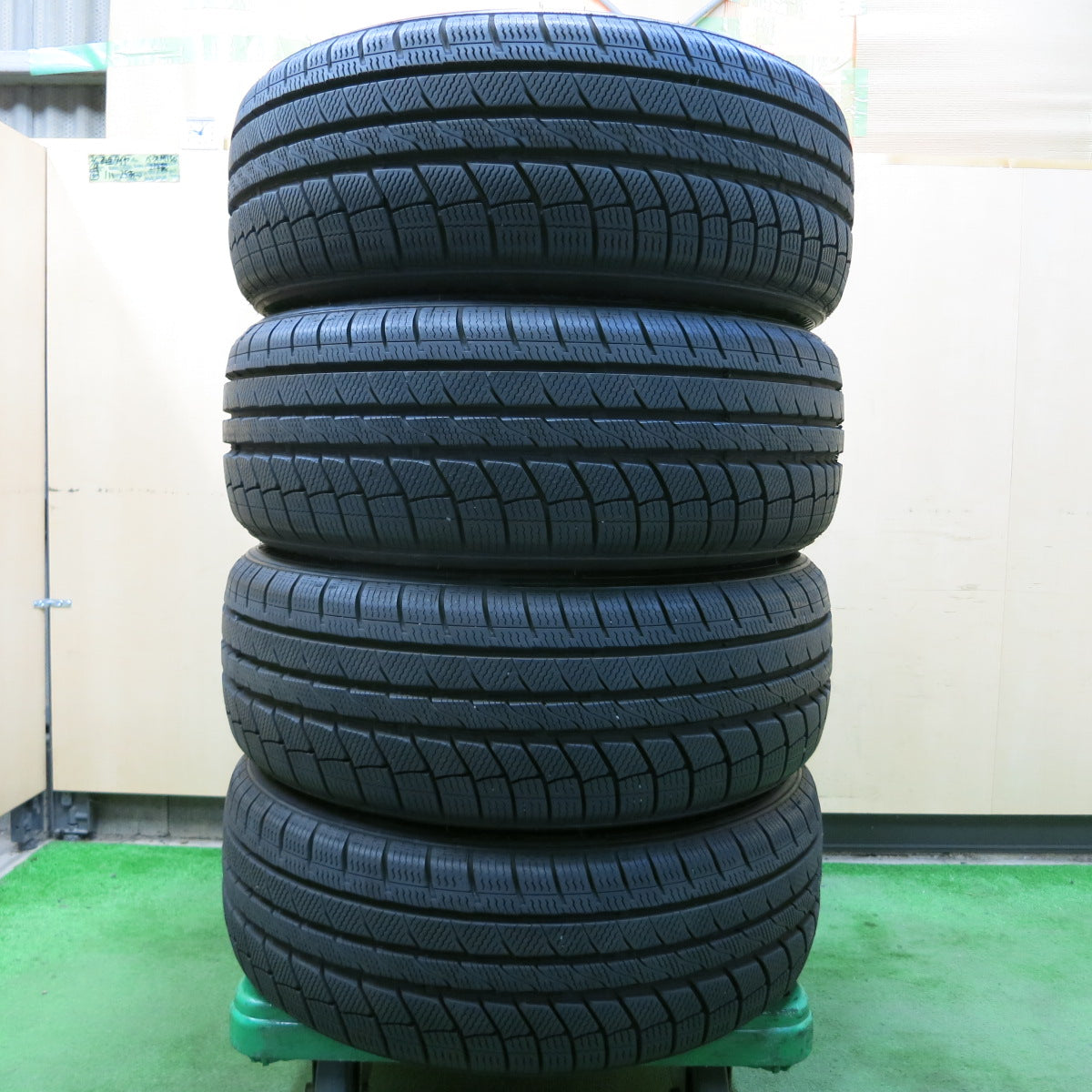 送料無料*バリ溝！22年！ほぼ10分☆215/55R17 ダヴァンティ WINTOURA+ タイヤ 17インチ カムリ エスティマ オデッ |  名古屋/岐阜の中古カー用品・工具の買取/販売ならガレージゲット