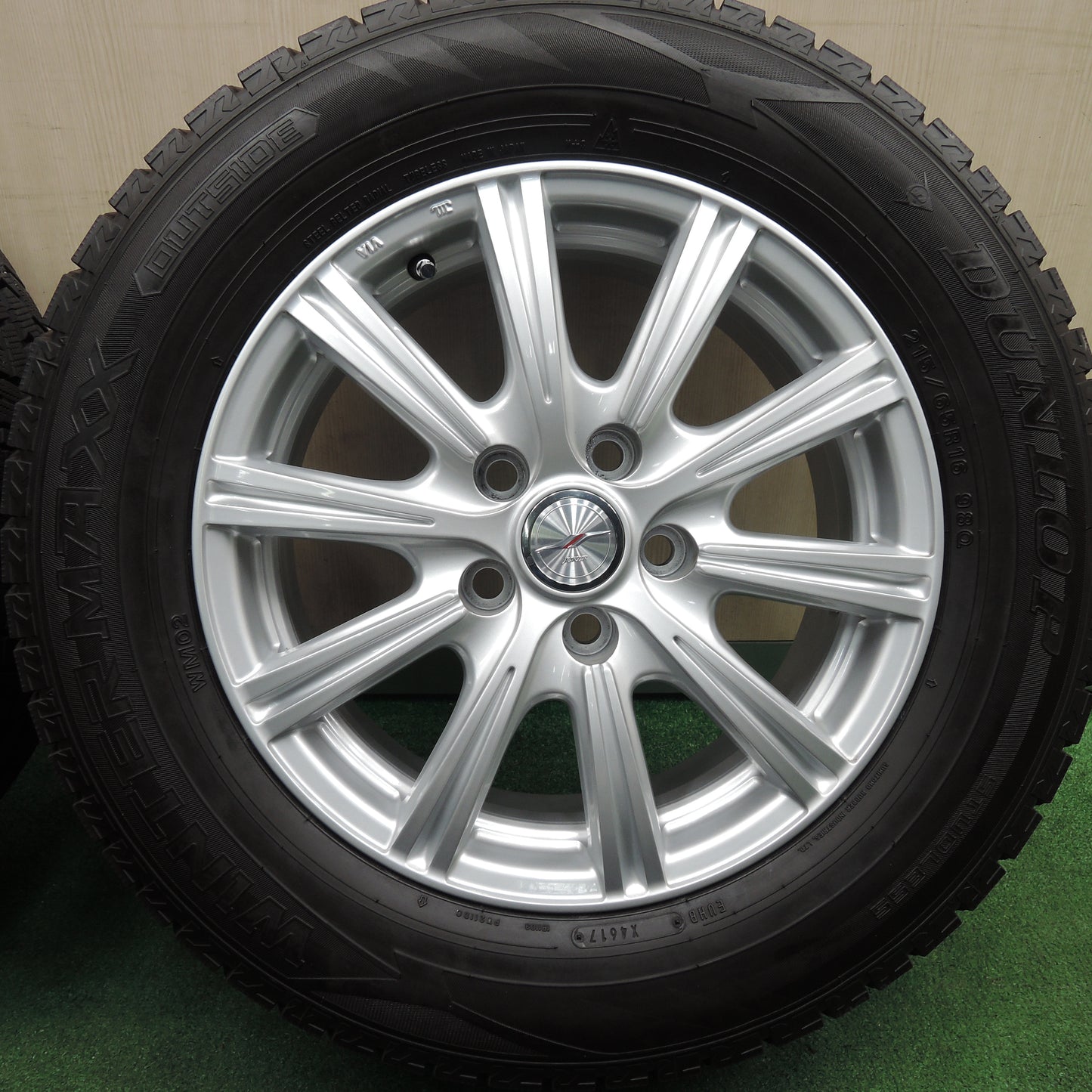 *送料無料*バリ溝！キレイ！9.5分★スタッドレス 215/65R16 ダンロップ ウインターマックス WM02 JOKER ジョーカー 16インチ PCD114.3/5H★3121704HAス