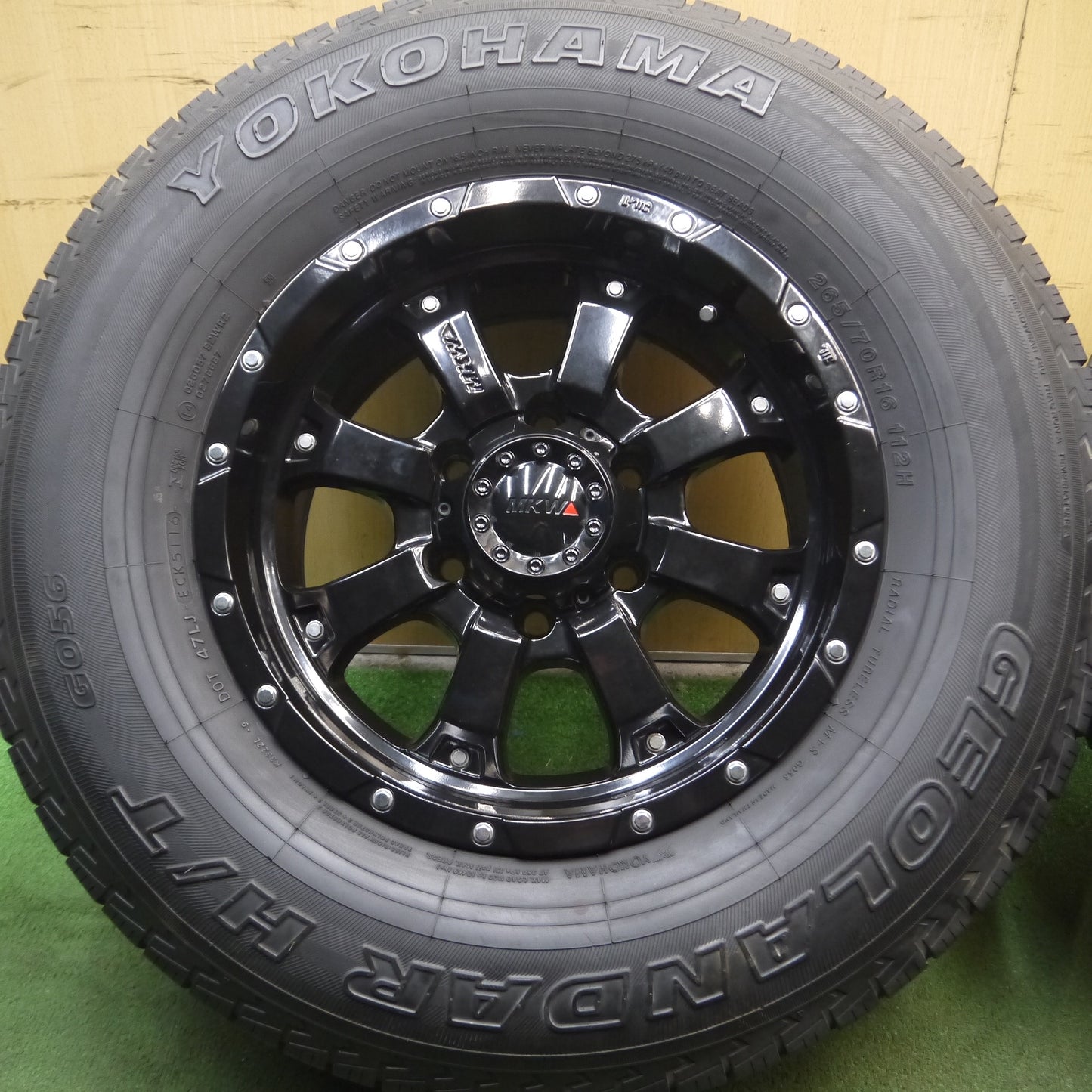 *送料無料*バリ溝！キレイ！9.5分★ランクル 等 MKW MK-46 265/70R16 ヨコハマ ジオランダー H/T G056 16インチ PCD139.7/6H★4011612Hノ