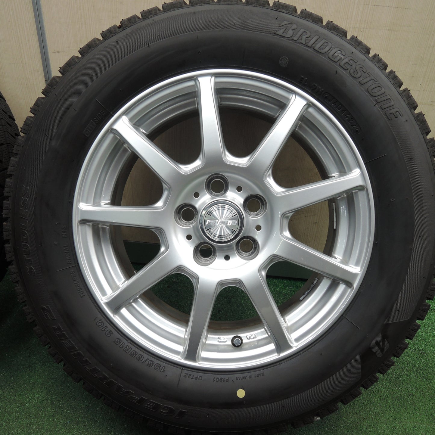 *送料無料* タイヤほぼ未使用！22年！キレイ★プリウス等 195/65R15 スタッドレス ブリヂストン アイスパートナー2 ravrion ラブリオン 15インチ PCD100/5H★4022206HAス