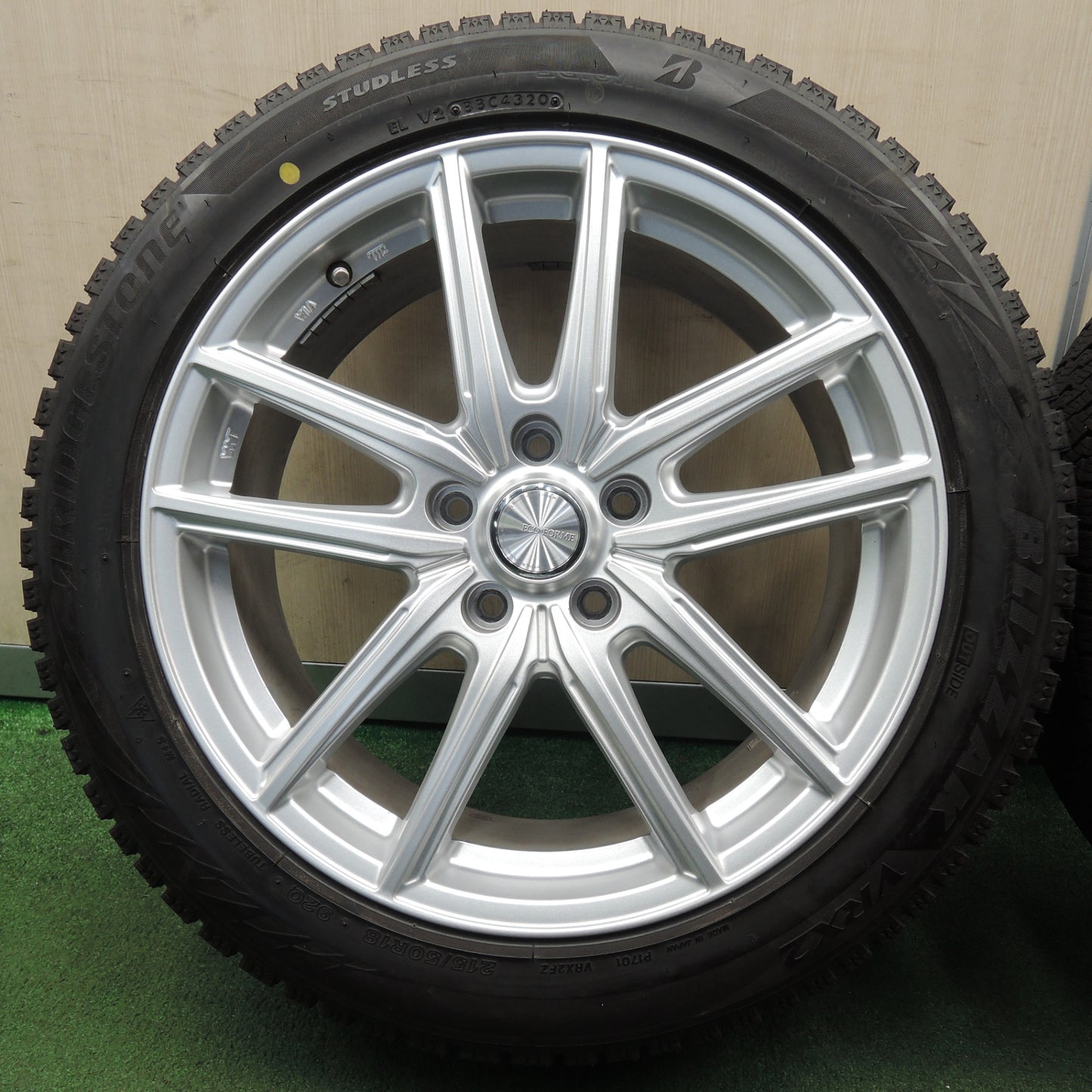 *送料無料* バリ溝！20年！キレイ！ほぼ10分★スタッドレス 215/50R18 ブリヂストン ブリザック VRX2 ECO FORME エコフォルム 18インチ PCD114.3/5H★4030803NJス