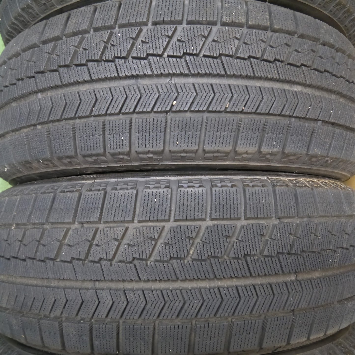 [送料無料]バリ溝！9分★スタッドレス 215/60R16 ブリヂストン ブリザック VRX タイヤ 16インチ エスティマ C-HR カムリ オデッセイ ヴェゼル 等★3062612Hスタ