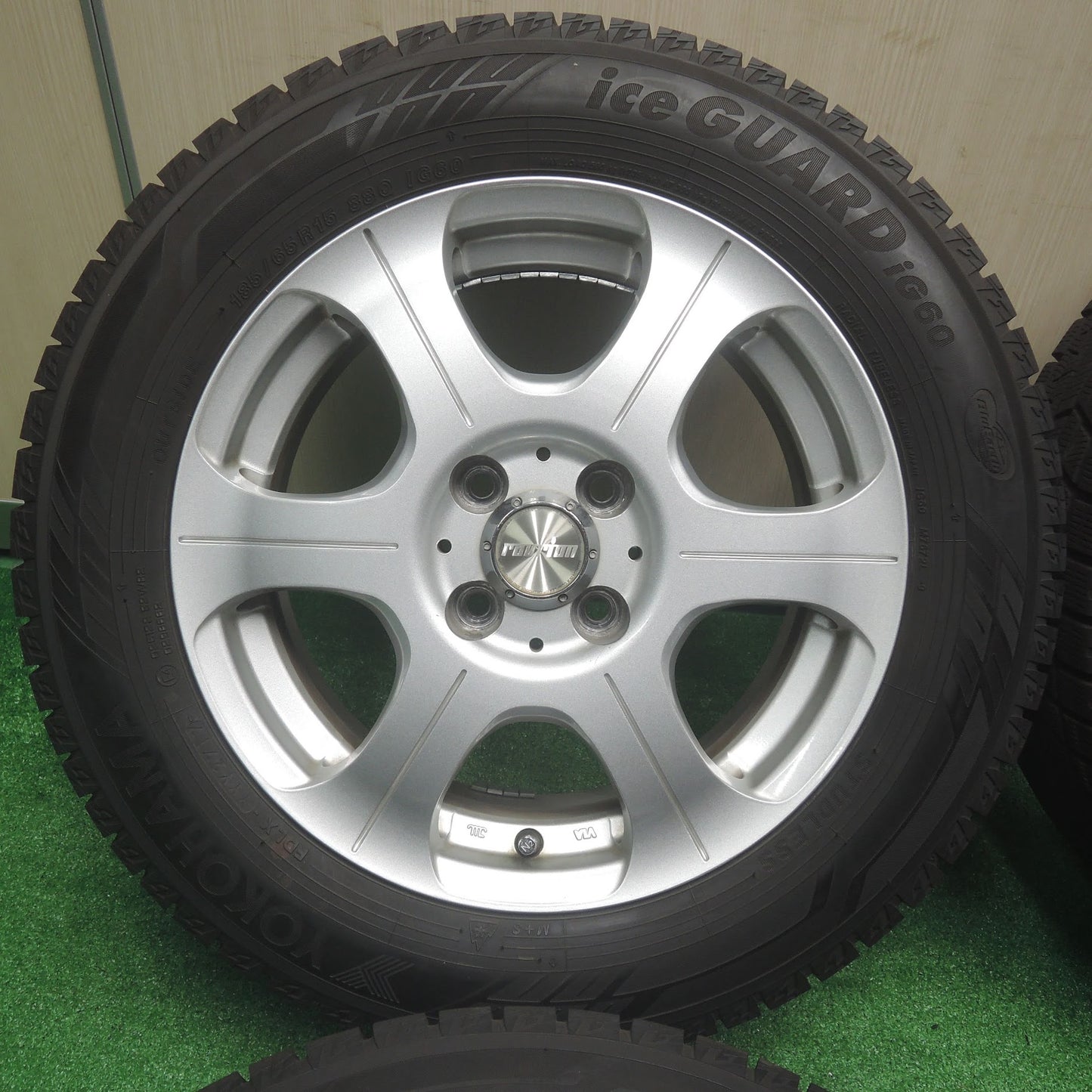 [送料無料]バリ溝！9.5分以上★スタッドレス 185/65R15 ヨコハマ アイスガード iG60 ravrion ラブリオン 15インチ PCD100/4H★3080902SYス